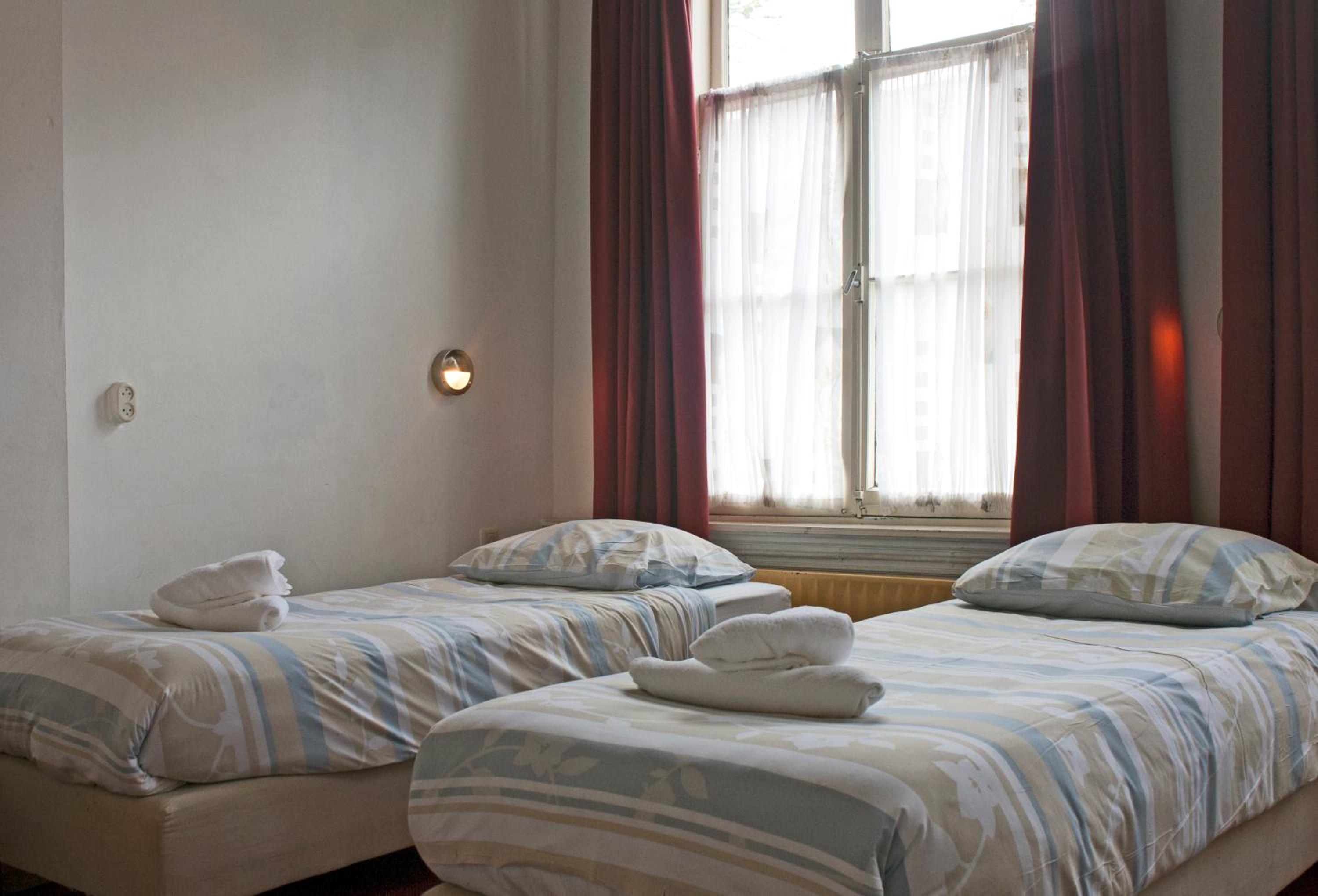 Quadruple Room with Shared Bathroom photo 2