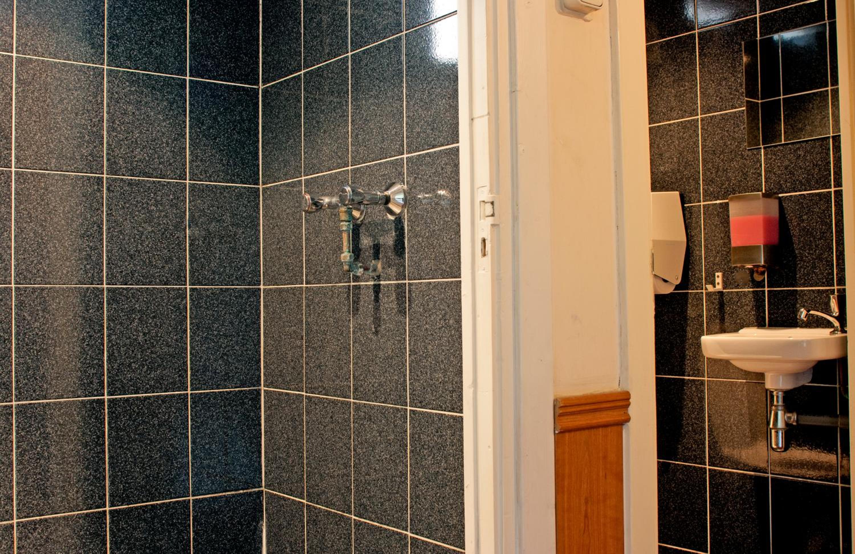 Single Room with Shared Bathroom photo 3
