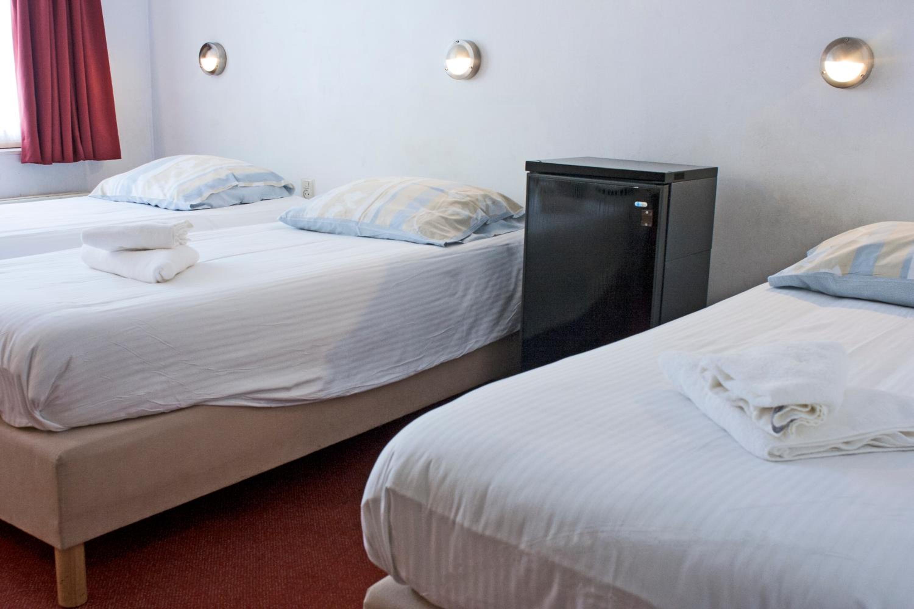 Triple Room with Shared Bathroom photo 3
