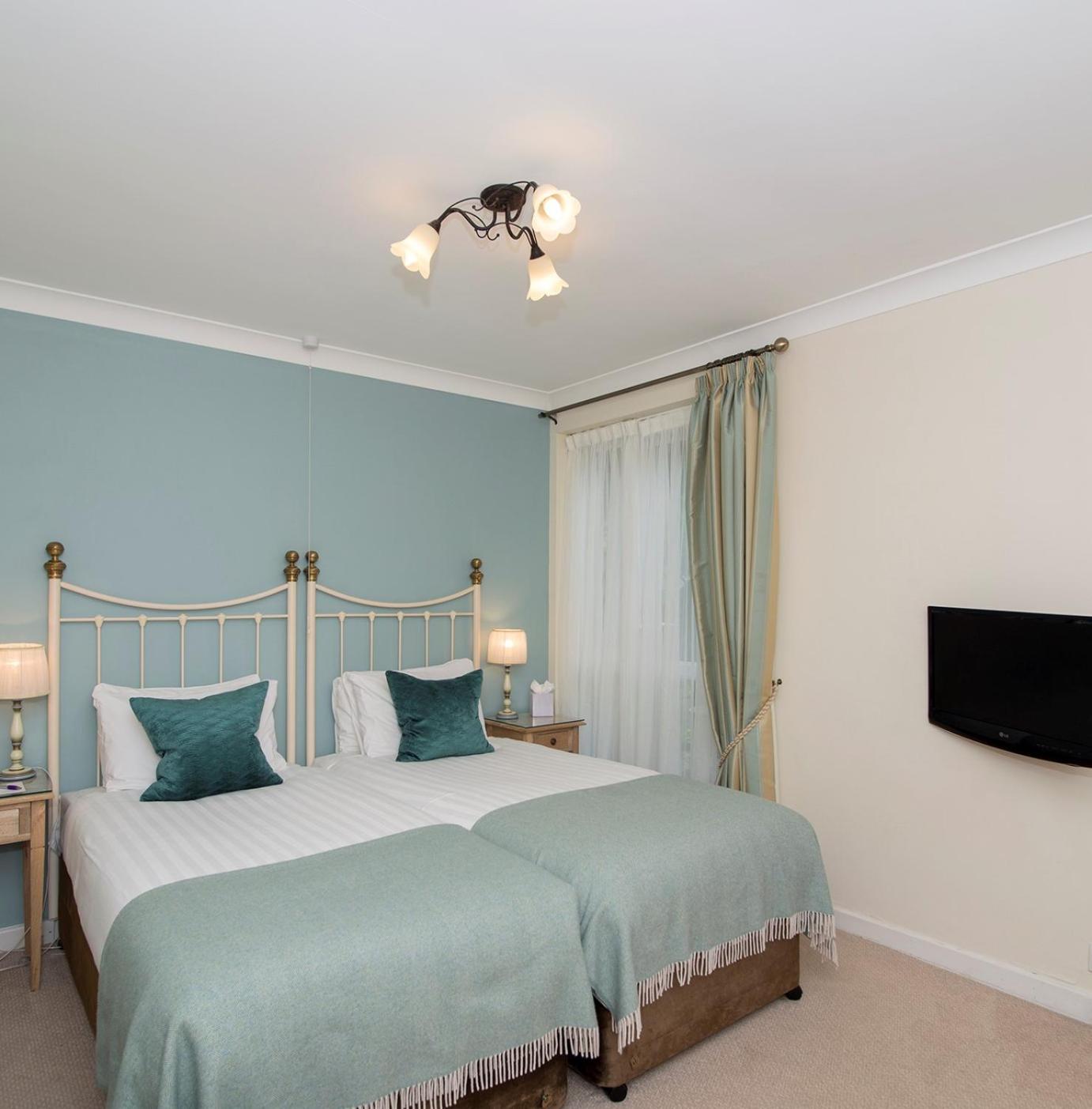 Standard Twin Room - Photo 1