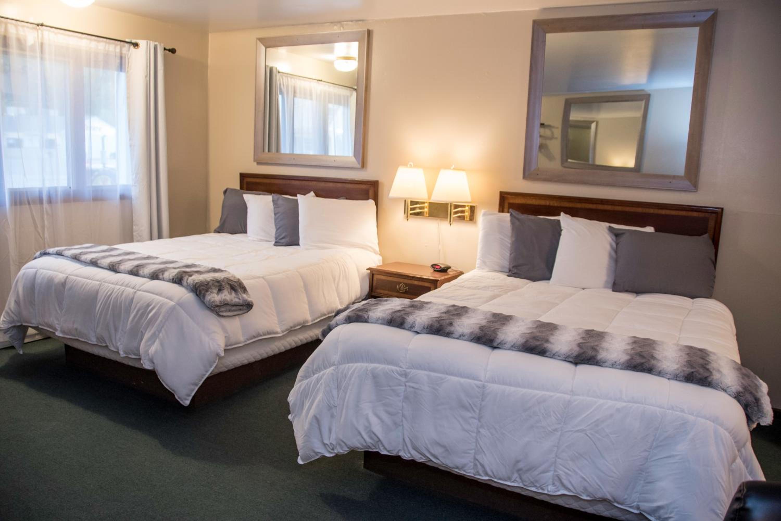 Double Room with Two Double Beds photo 2