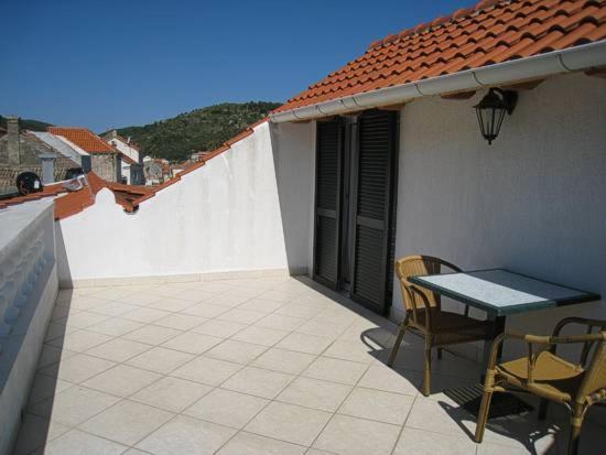 Triple Room with Terrace photo 2