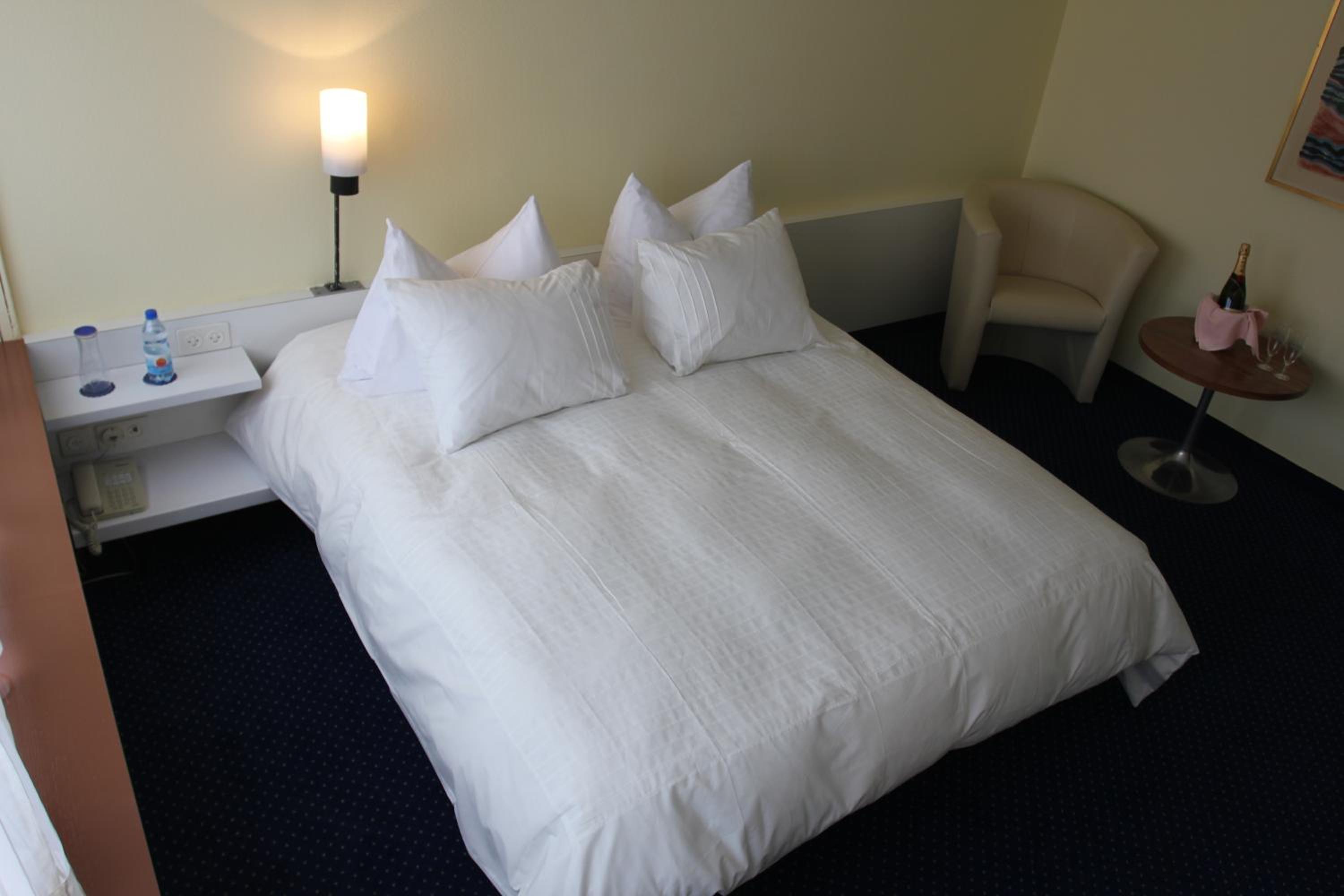 Standard Double Room - Photo 7
