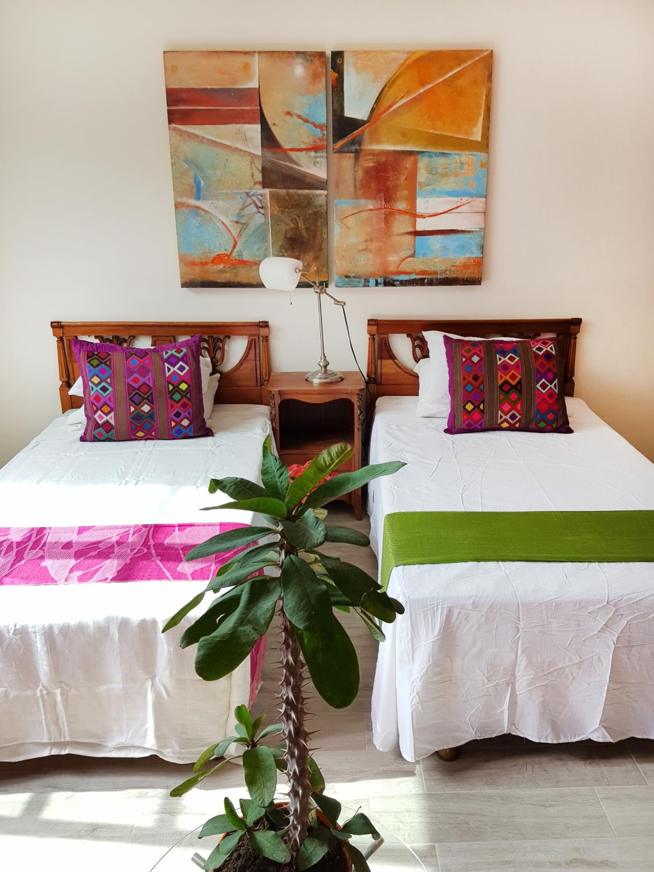 Twin Room with Private Bathroom - Photo 5