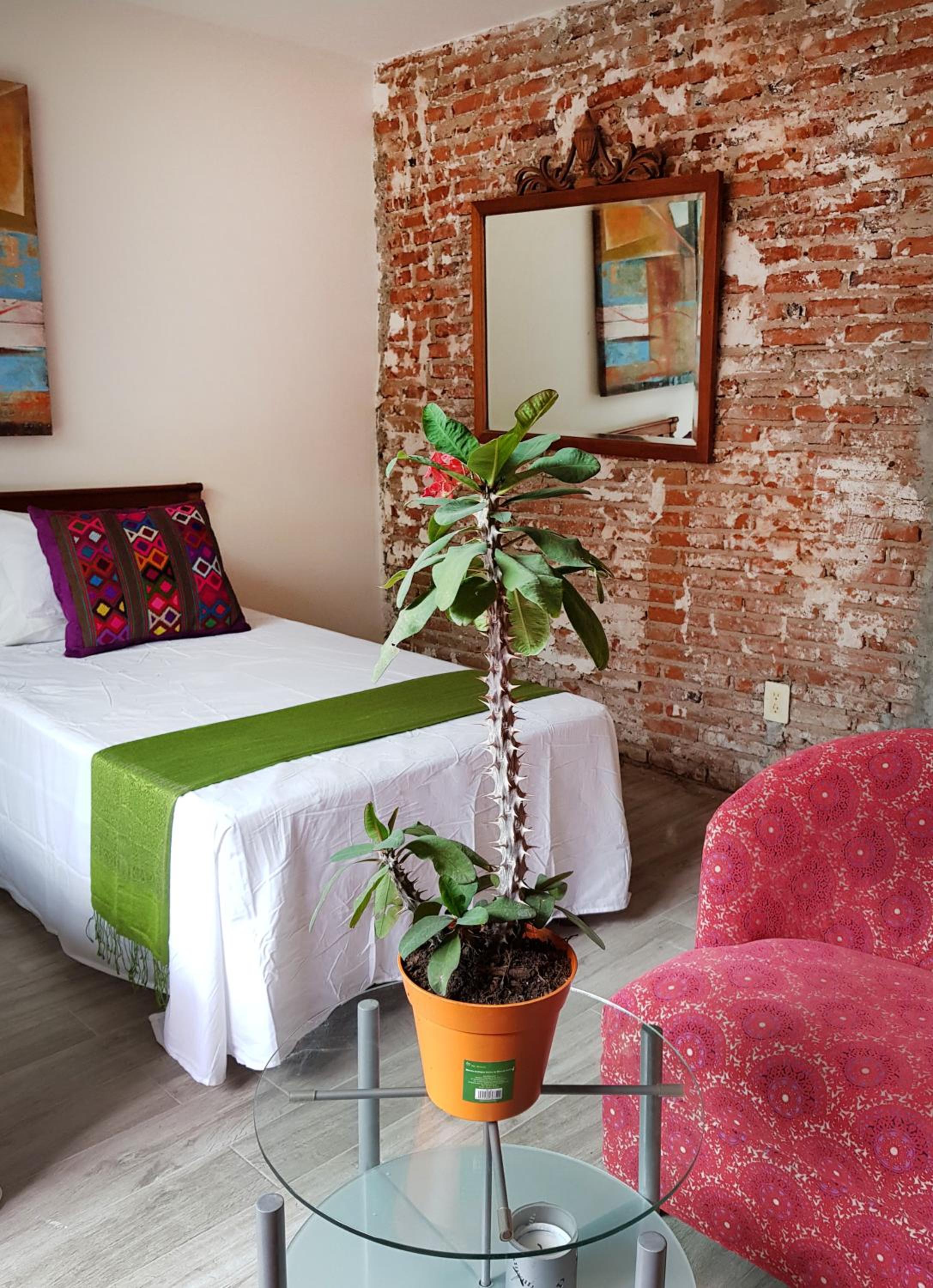 Twin Room with Private Bathroom - Photo 11