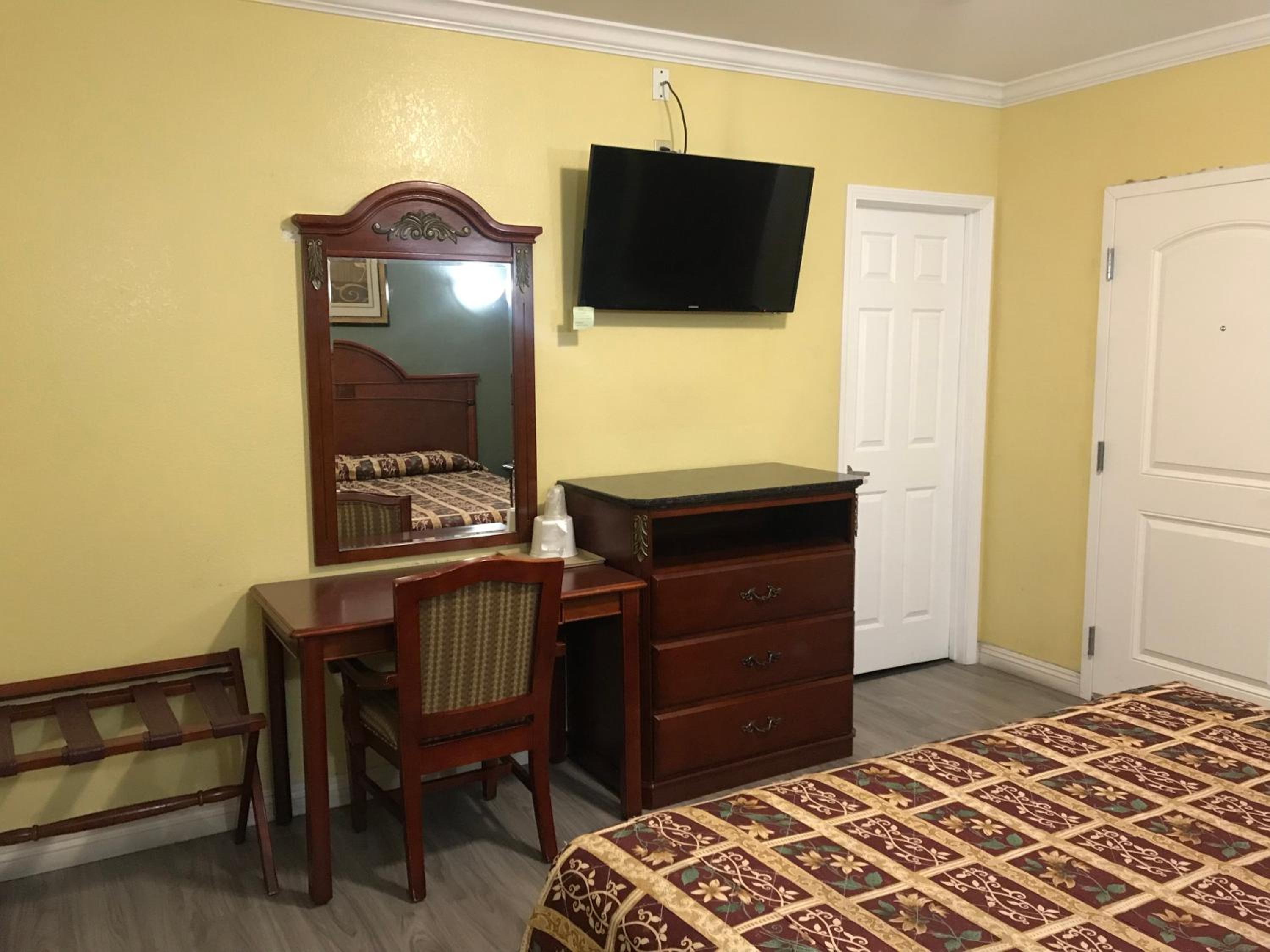 Standard Queen Room