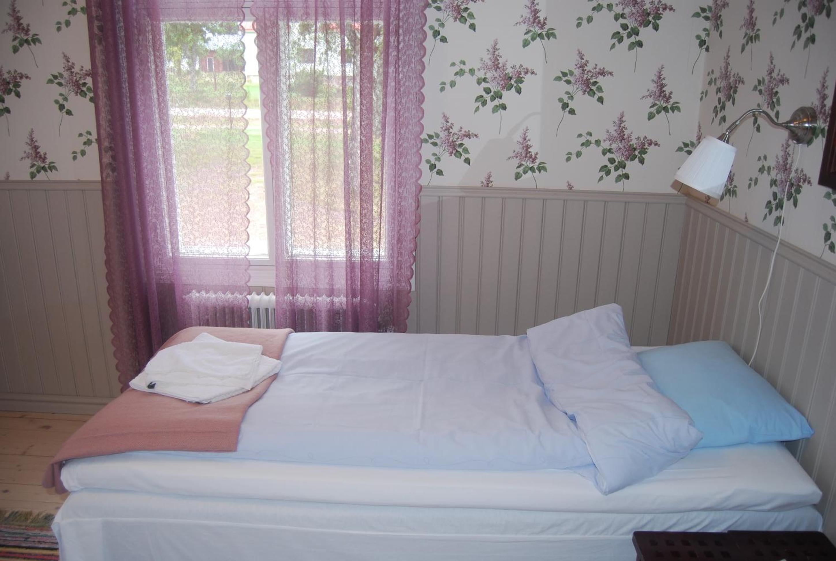 Twin Room with Shared Bathroom photo 2