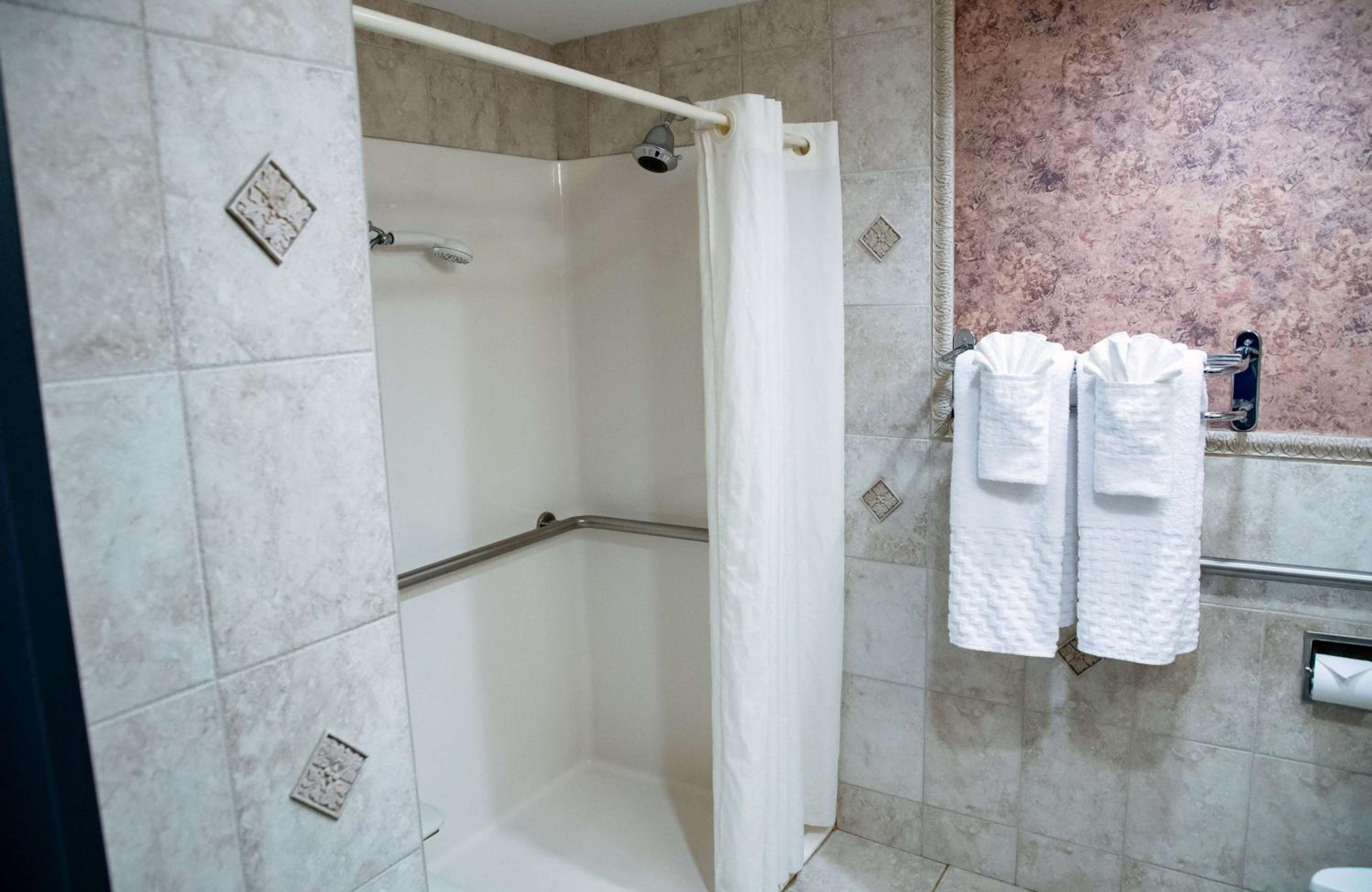 King Room with Roll-in Shower - Disability Access/Non-Smoking photo 2