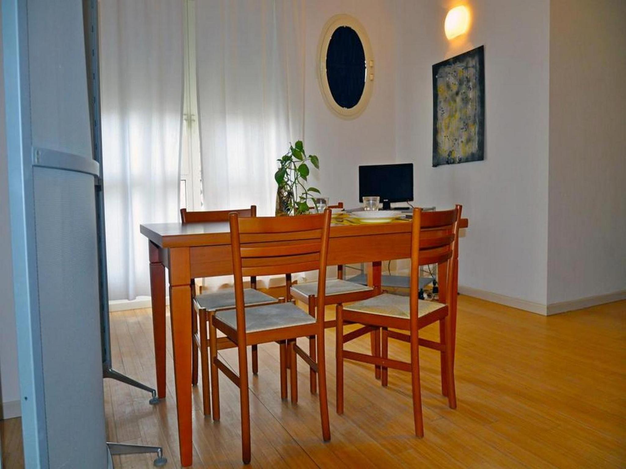 Studio - Photo 2