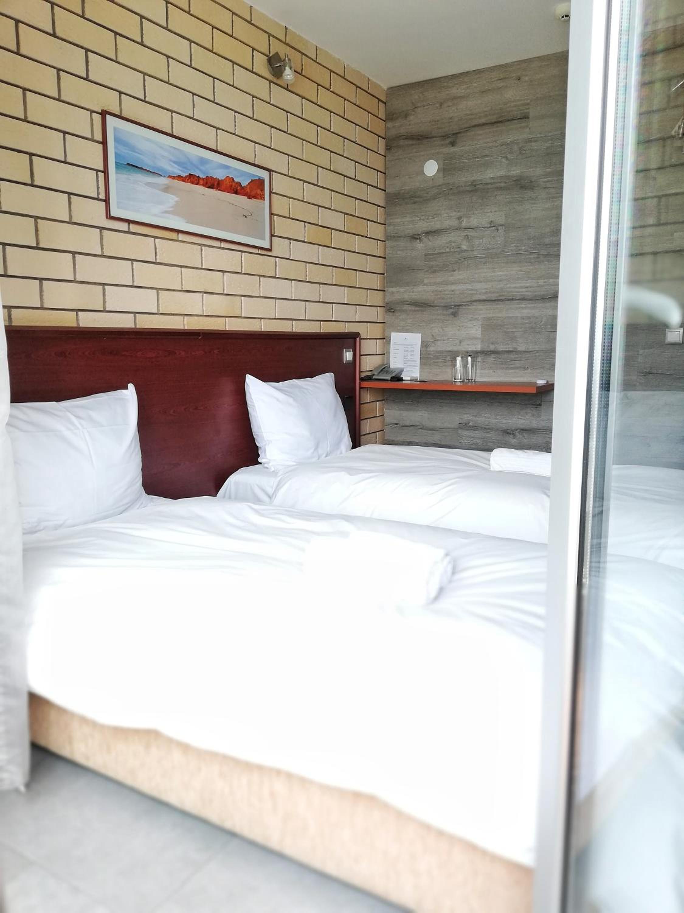 Double or Twin Room - Photo 6