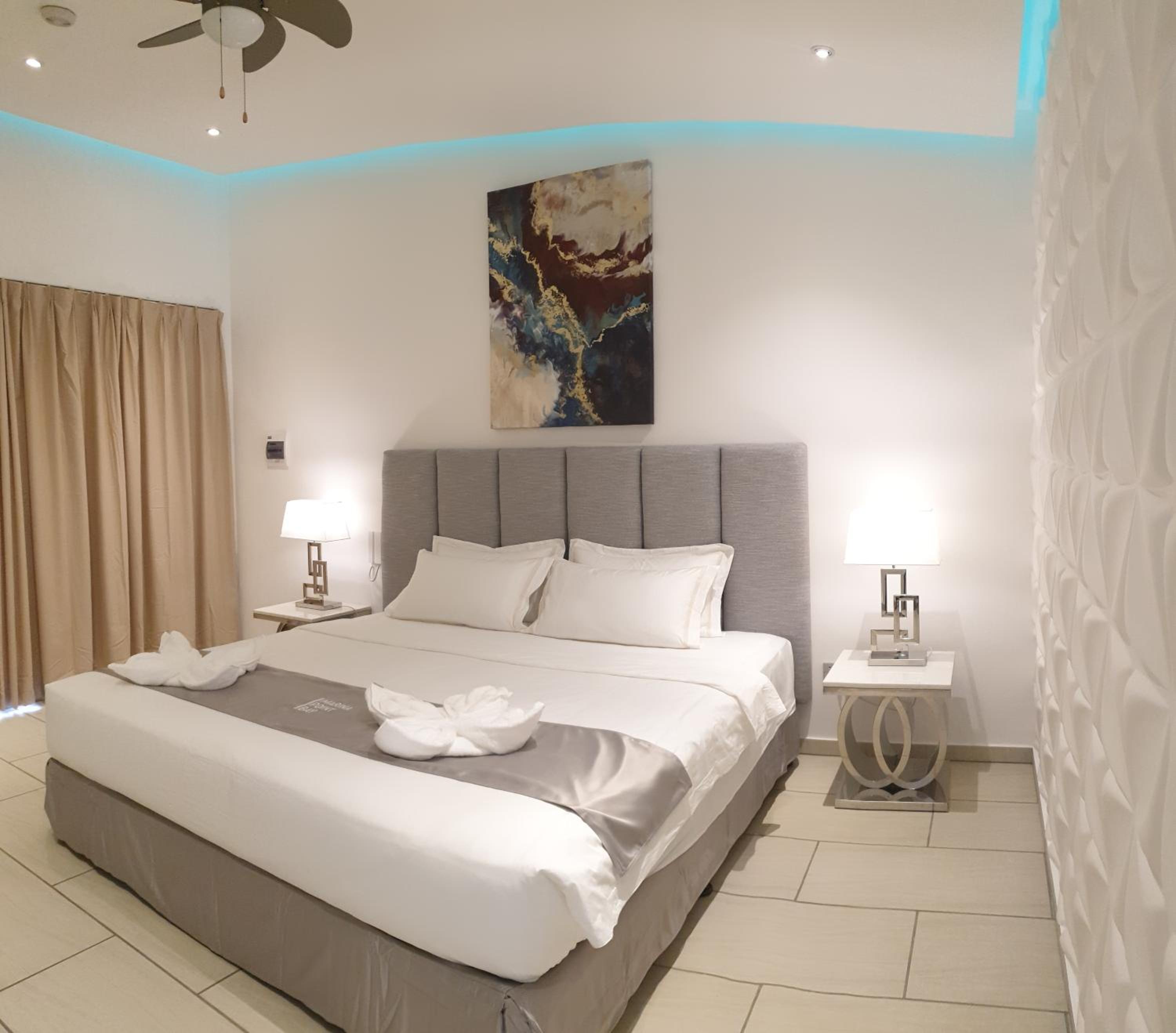 Suite with Private Pool - Photo 12