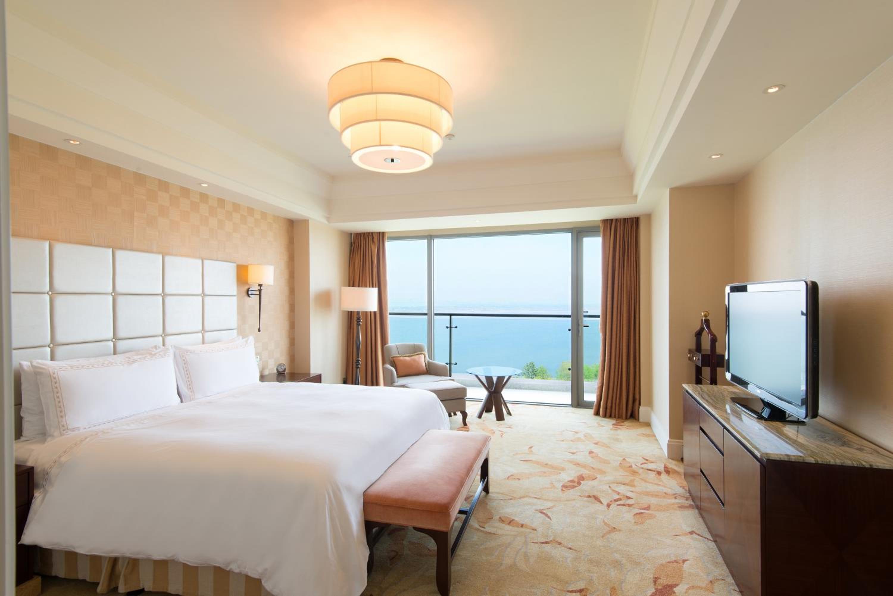 Fairmont Gold Lake View Room