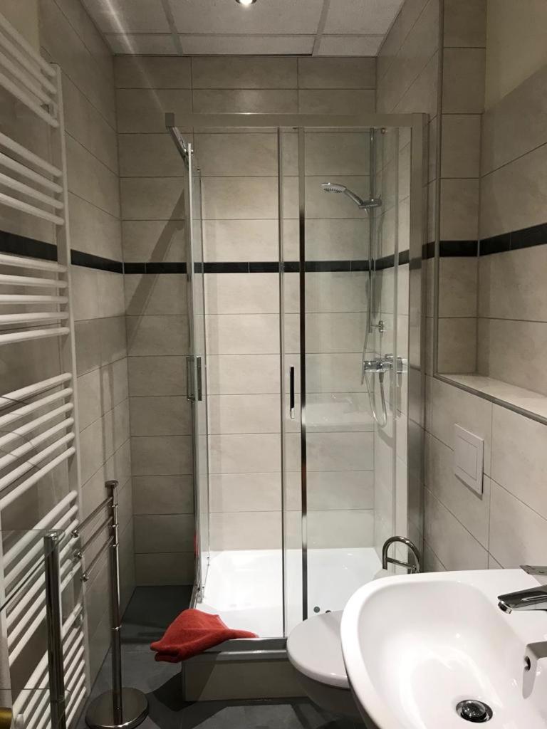 Double Room with Shared Bathroom photo 3