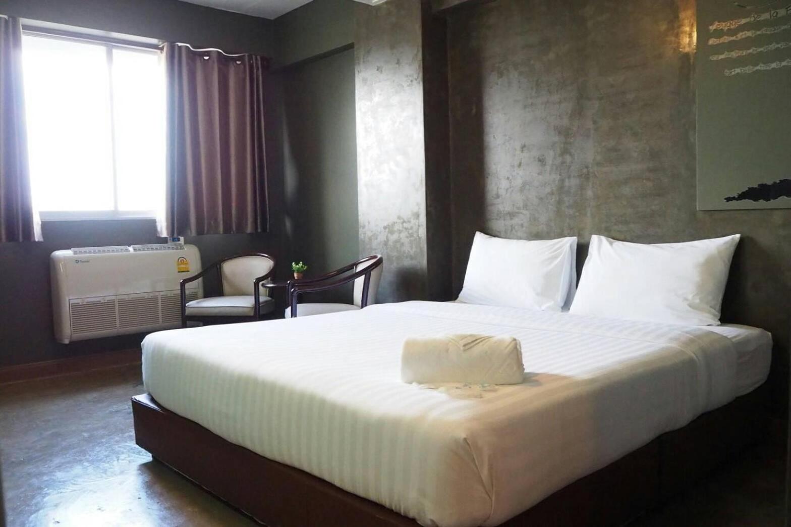 Deluxe King Room photo 1