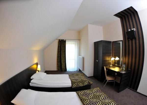 Classic Triple Room - Photo 9