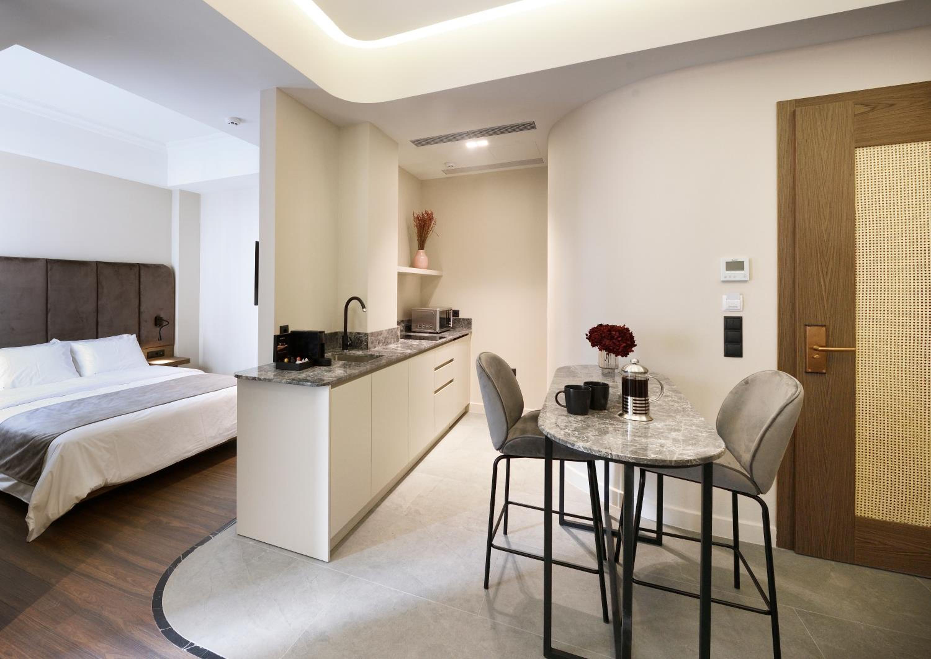 Deluxe Apartment with Backyard View and Balcony - R1 photo 1