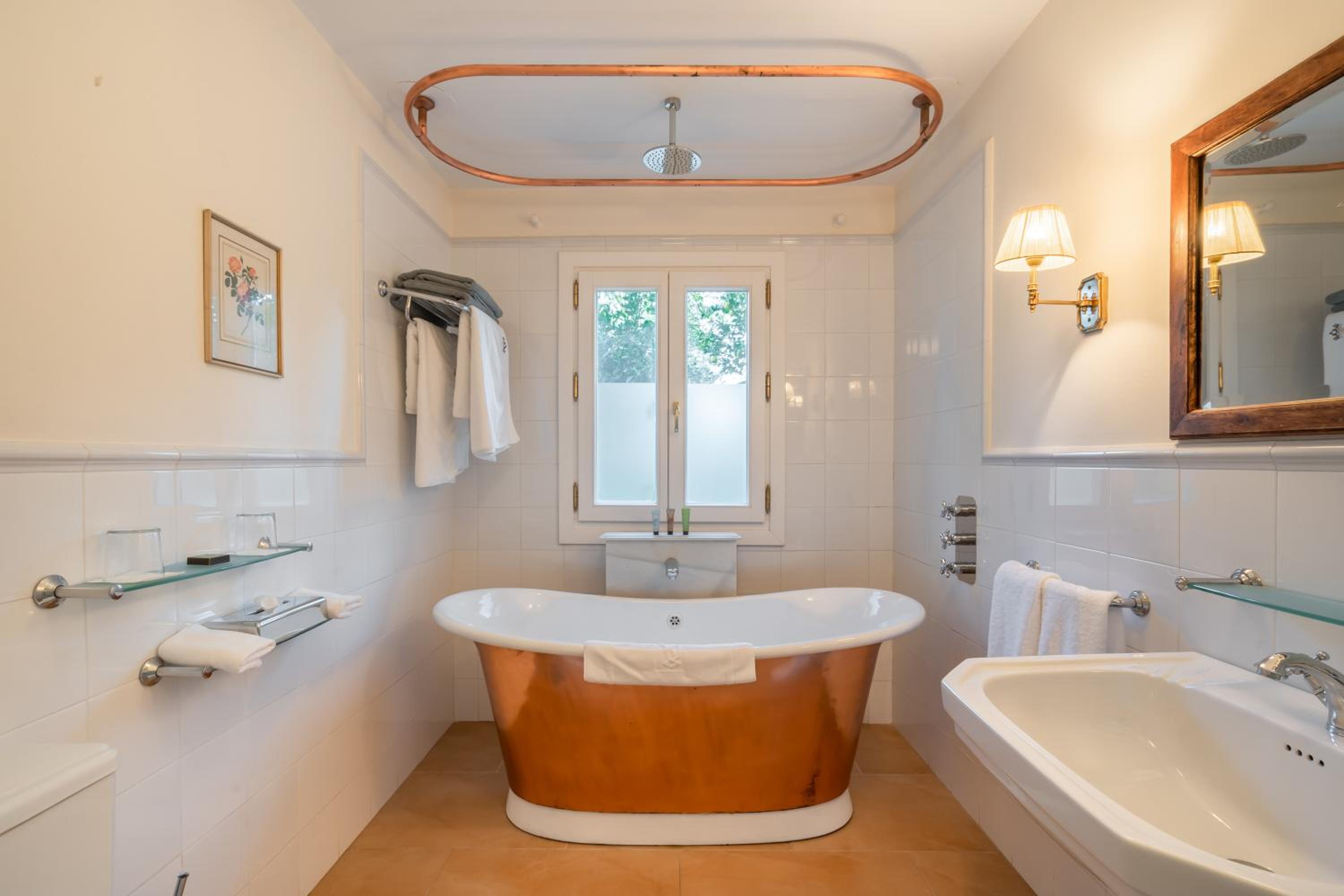 Deluxe Suite - Photo 6