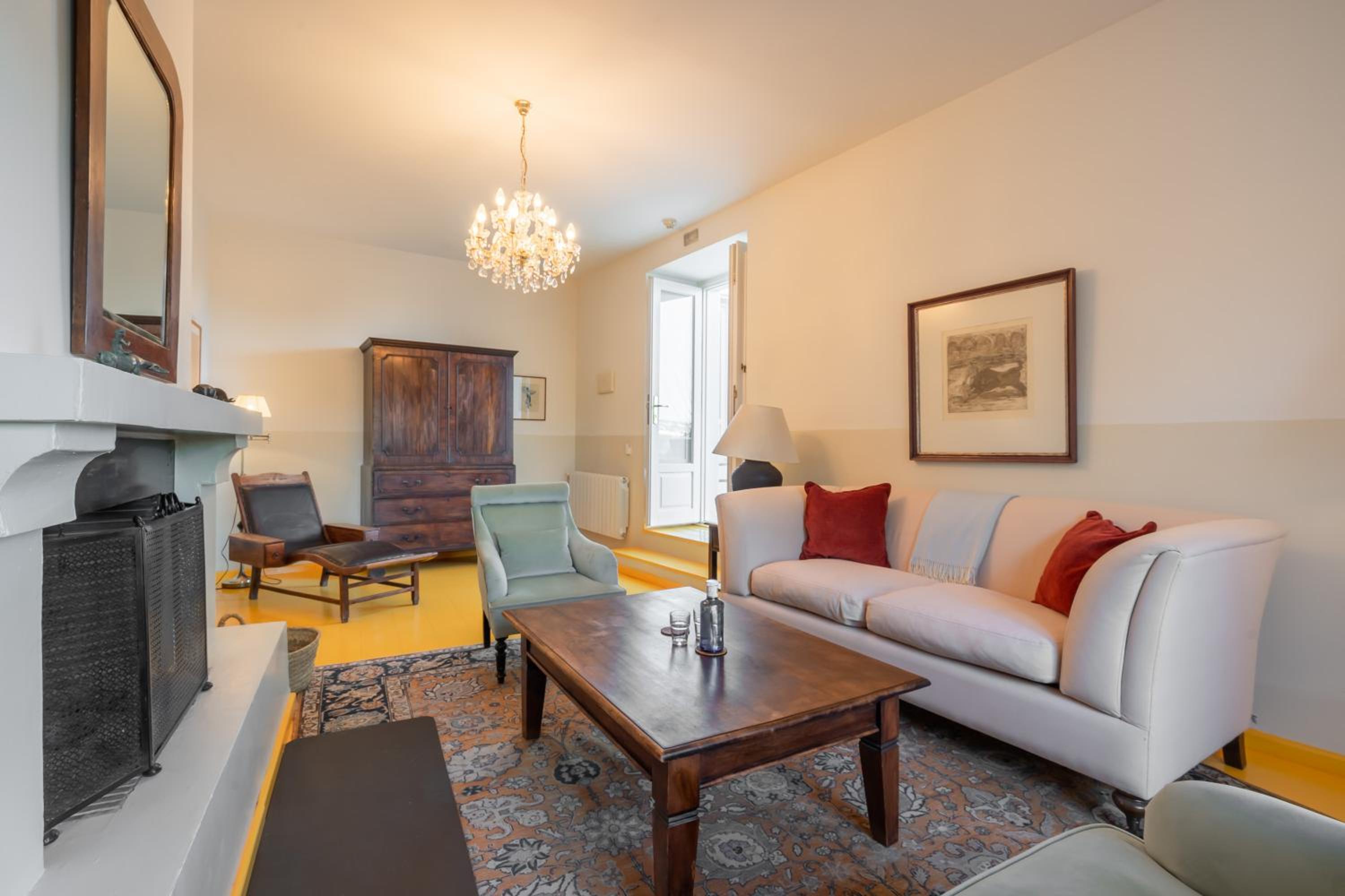 Deluxe Suite - Photo 11