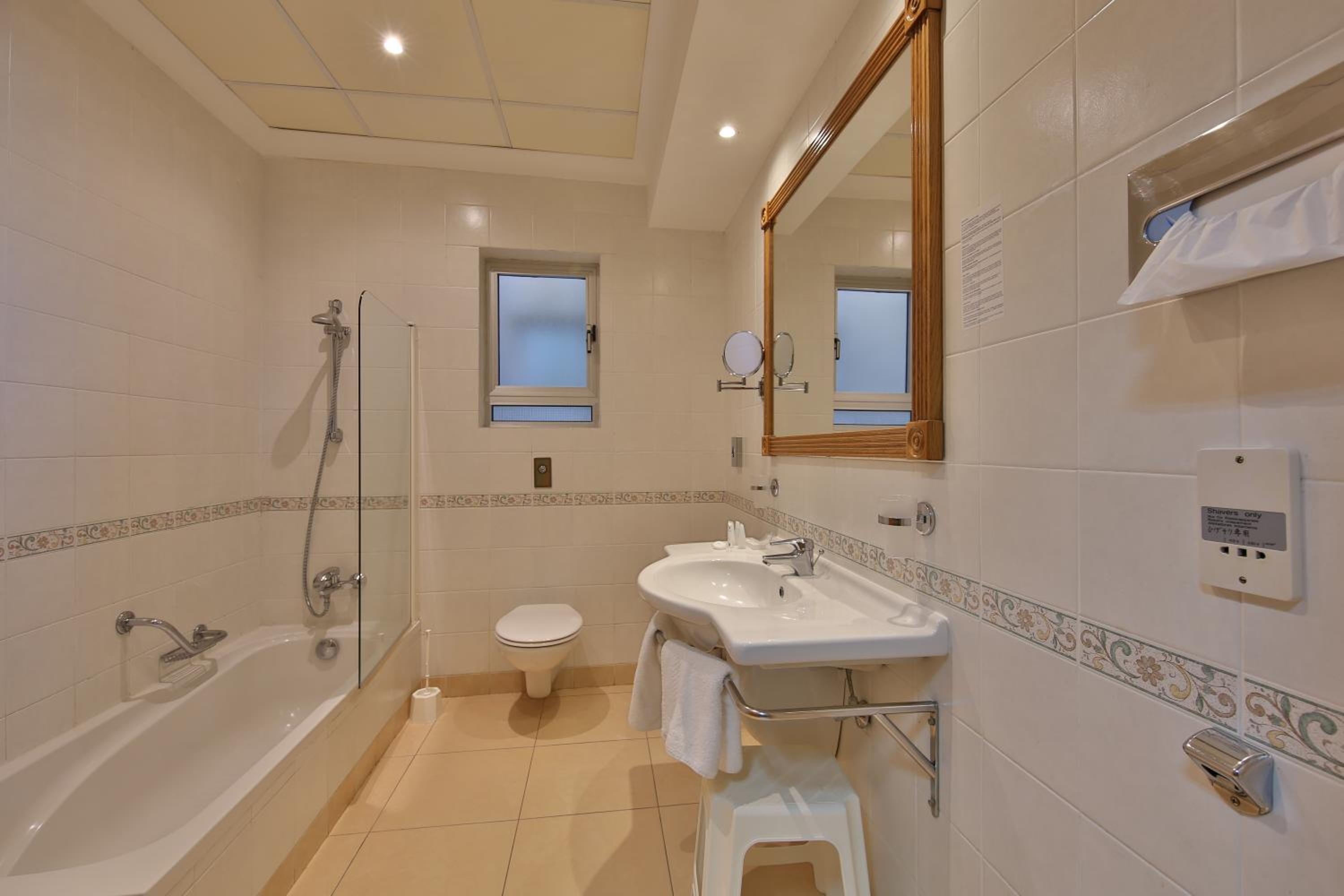 Double or Twin Room with Sea View - Photo 2