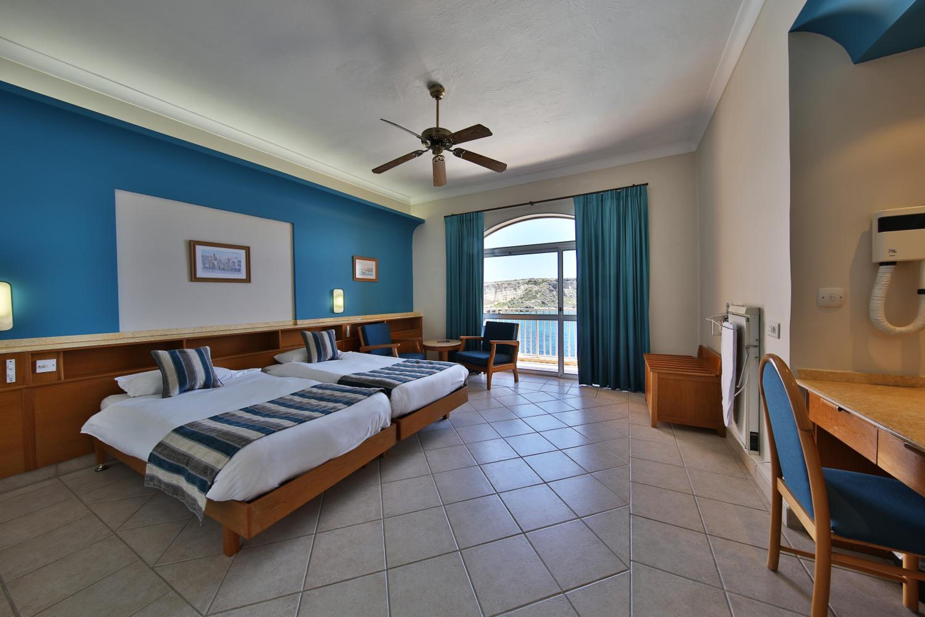 Double or Twin Room with Sea View South Facing - Photo 1