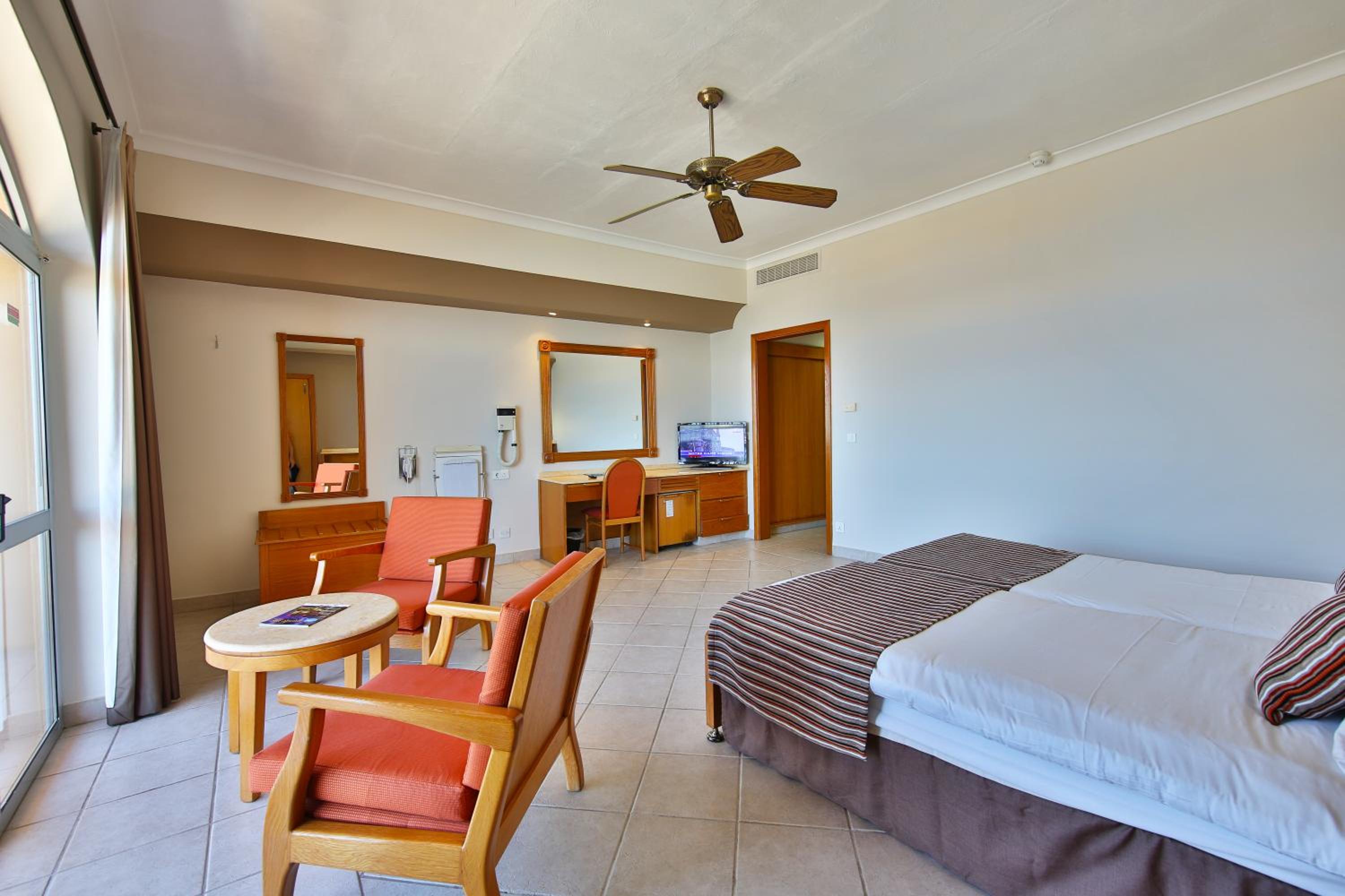 Triple Room with Sea View - Photo 3