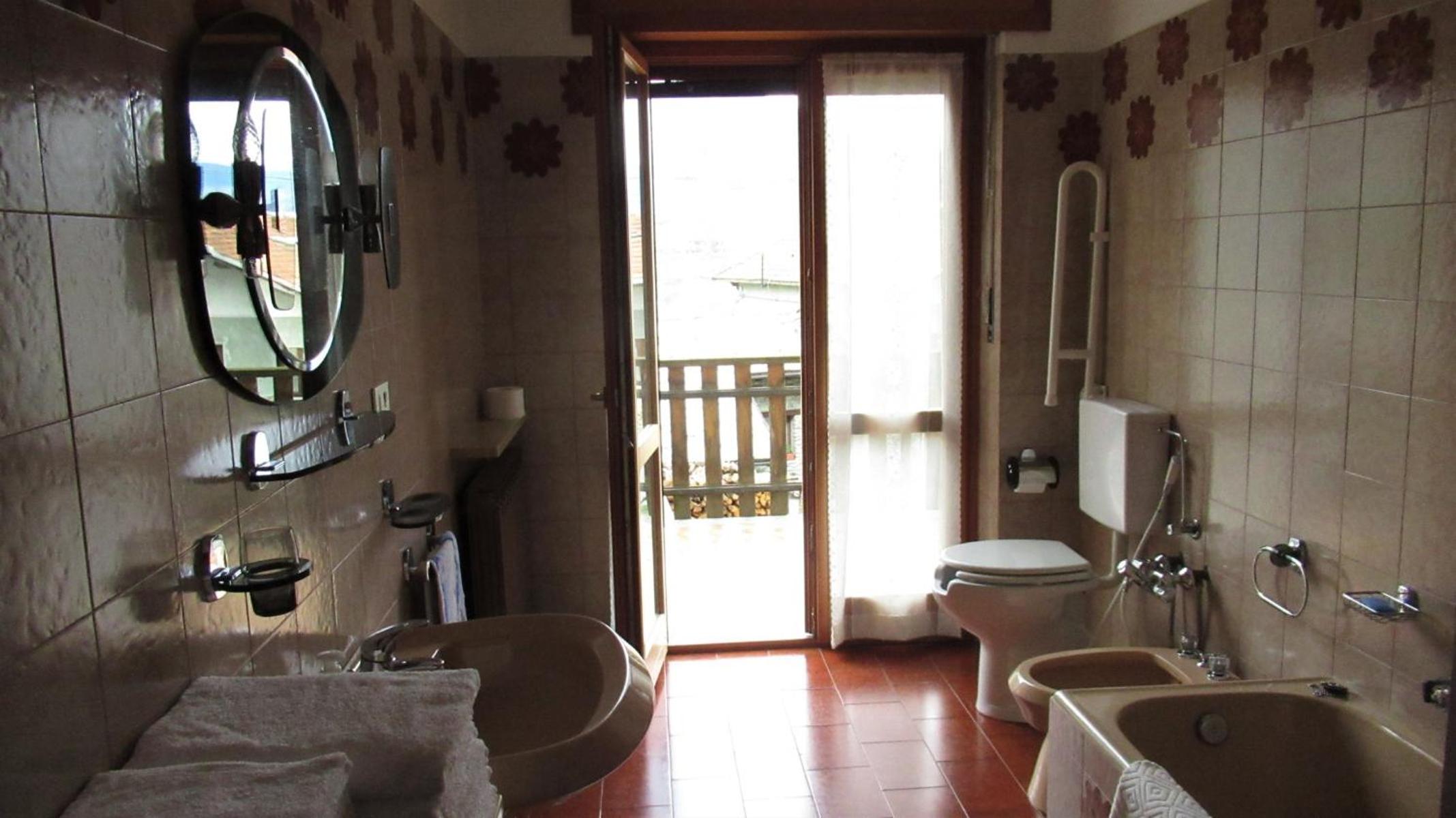 Two-Bedroom Apartment With Balcony And Terrace photo 2
