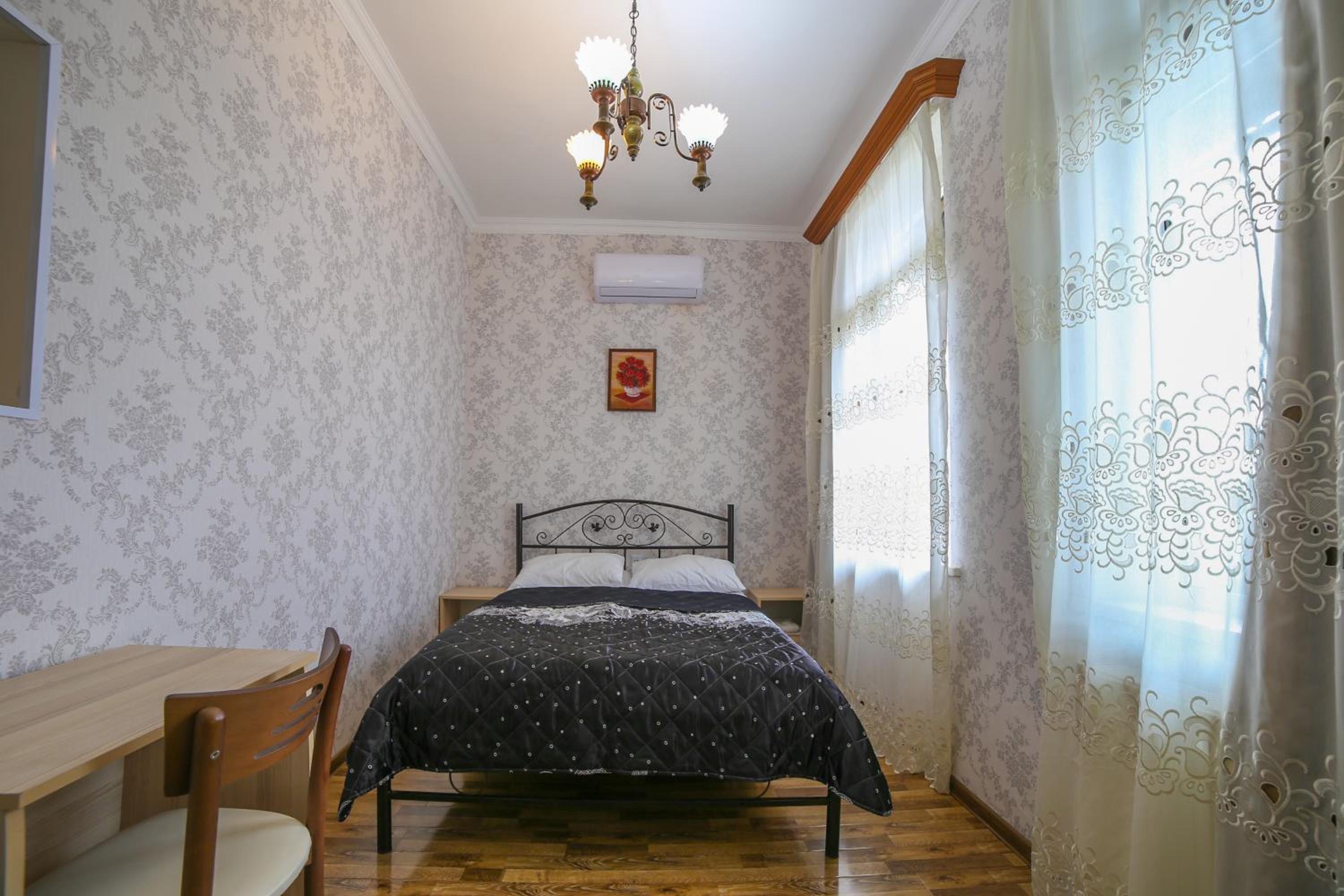 Double Room with Private Bathroom - Photo 4