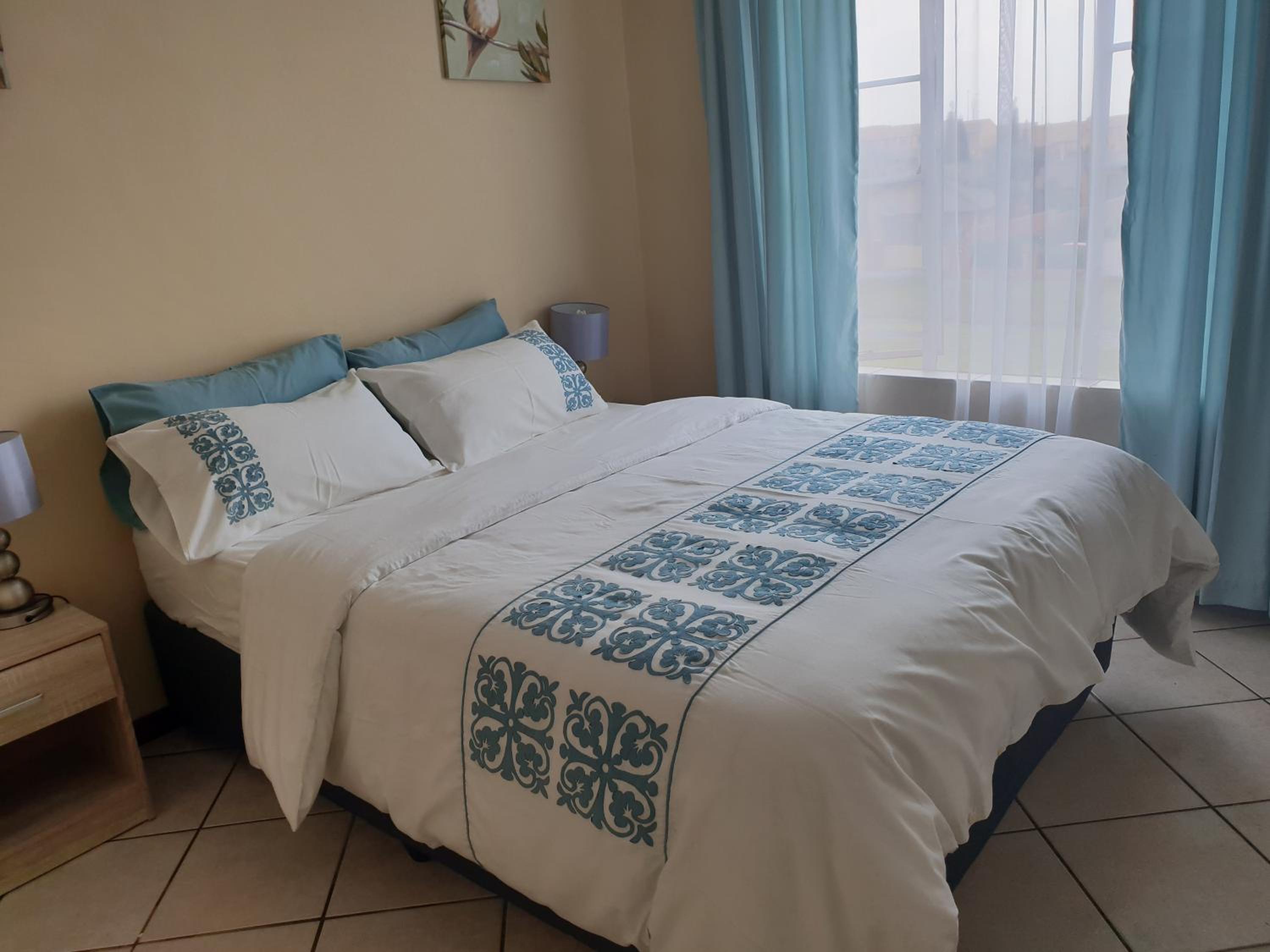 Two-Bedroom Apartment with Balcony - Photo 2