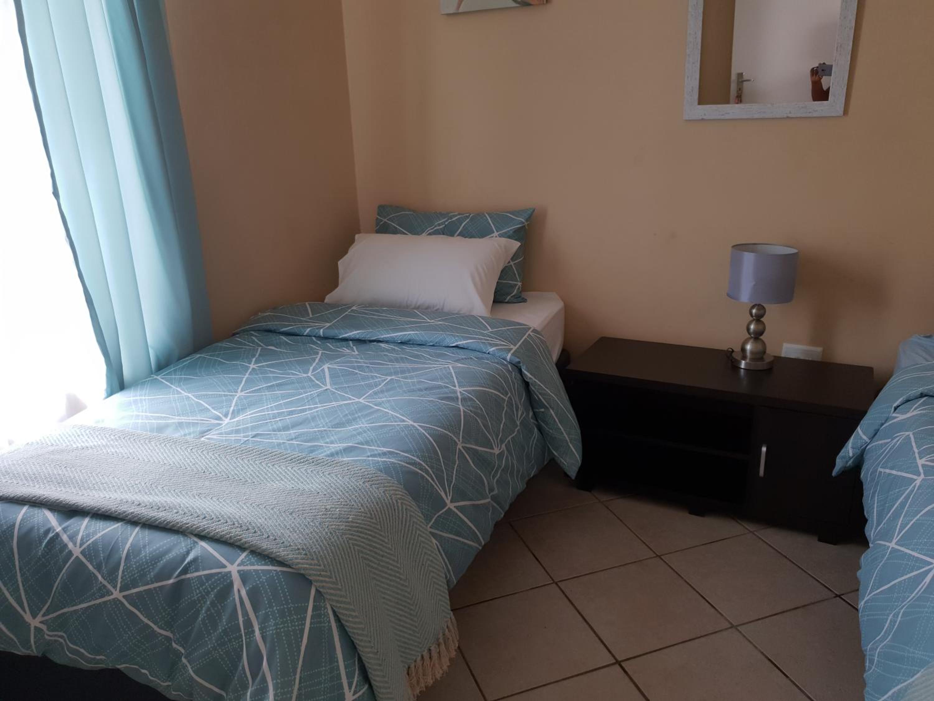 Two-Bedroom Apartment with Balcony - Photo 4