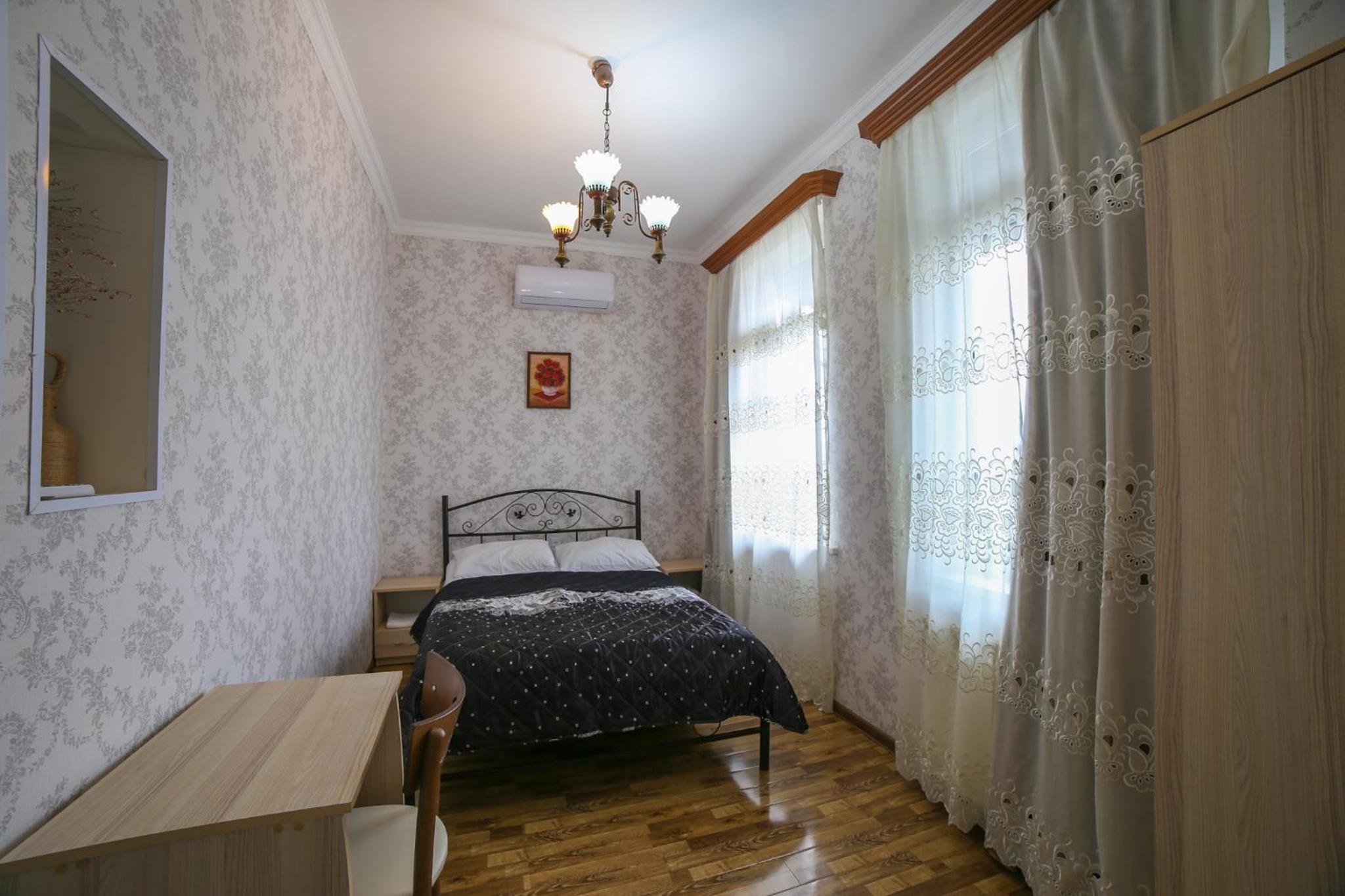 Double Room with Private Bathroom - Photo 2