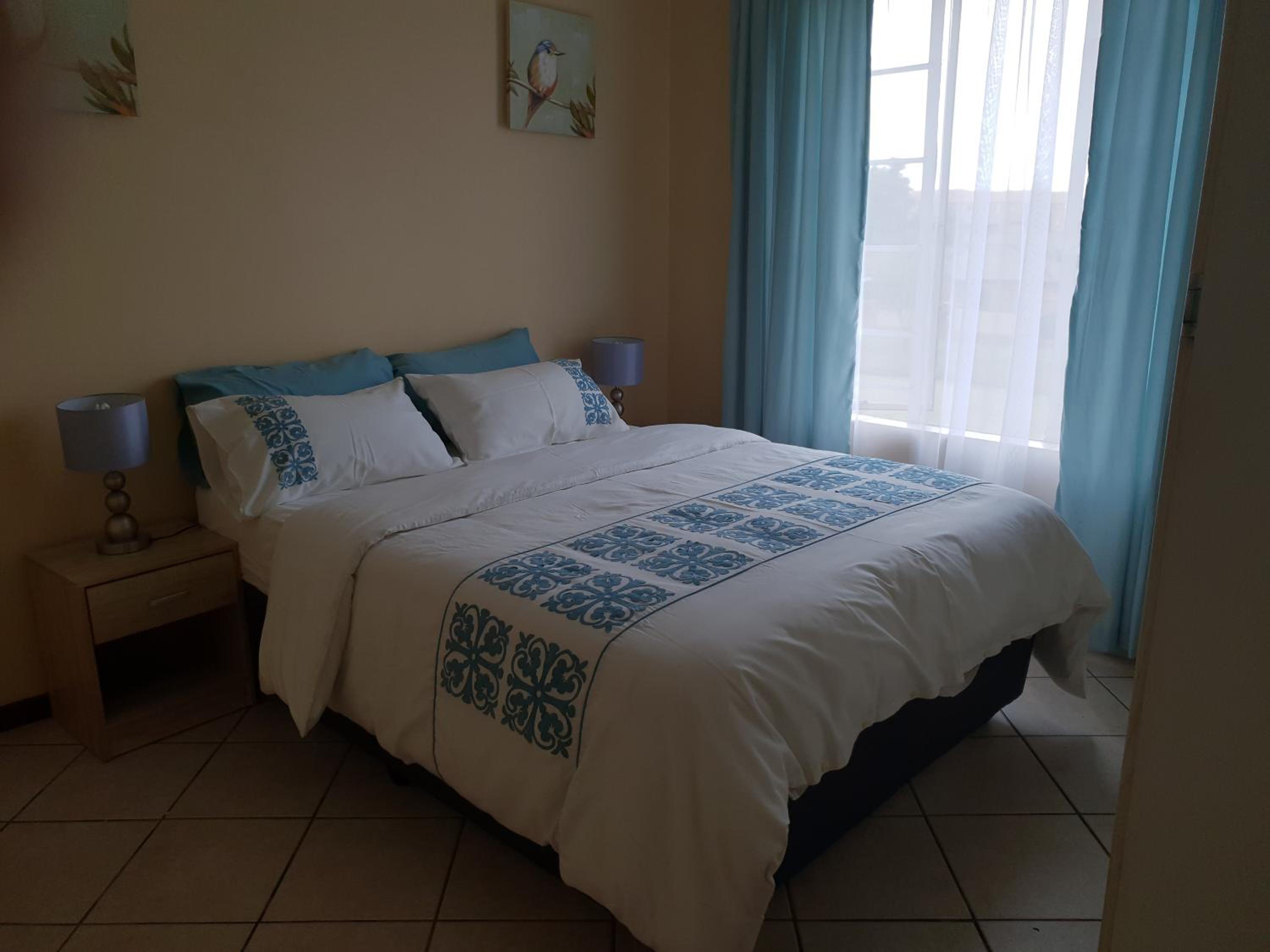 Two-Bedroom Apartment with Balcony - Photo 5