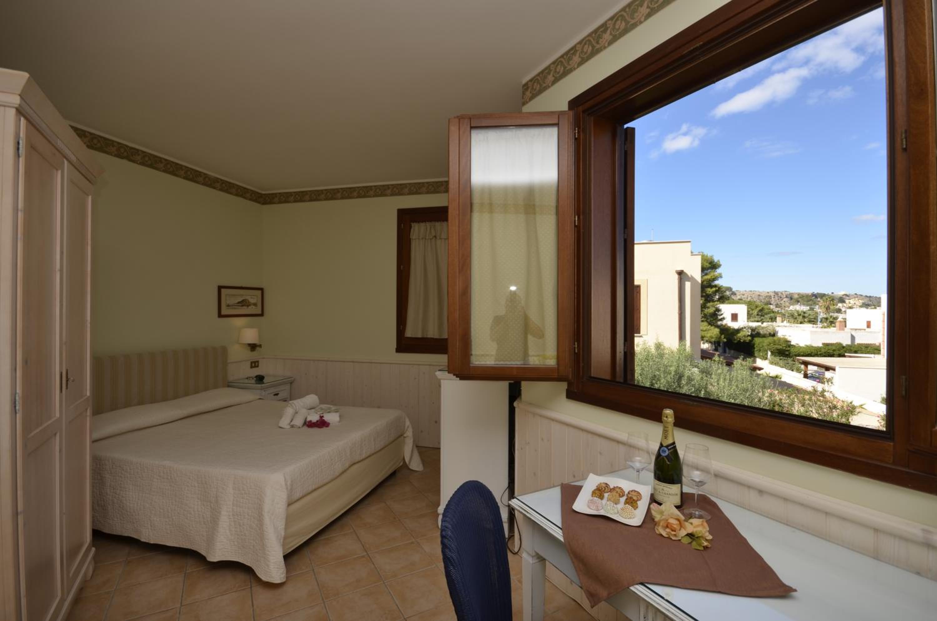 Double Room - Photo 5