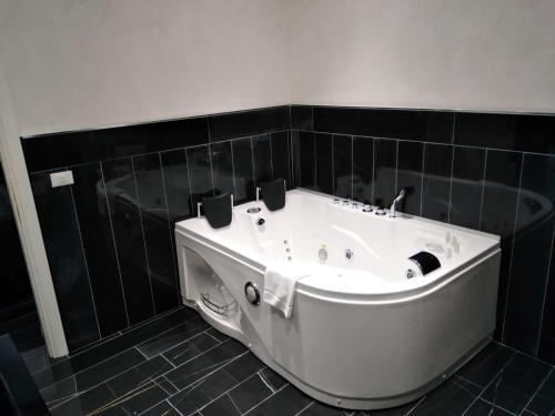Deluxe King Suite photo 2