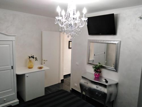 Deluxe King Suite photo 3