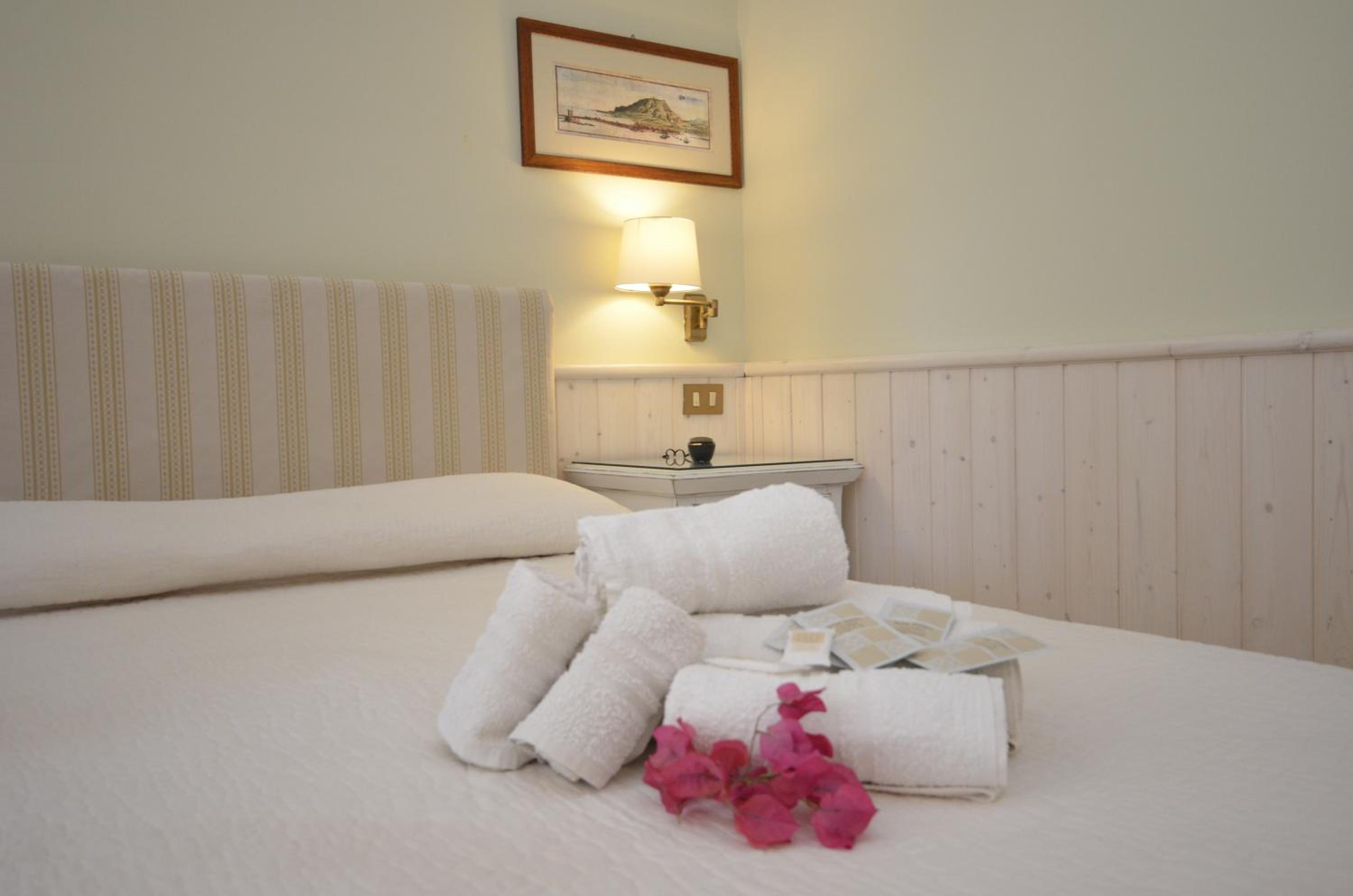 Double Room - Photo 3
