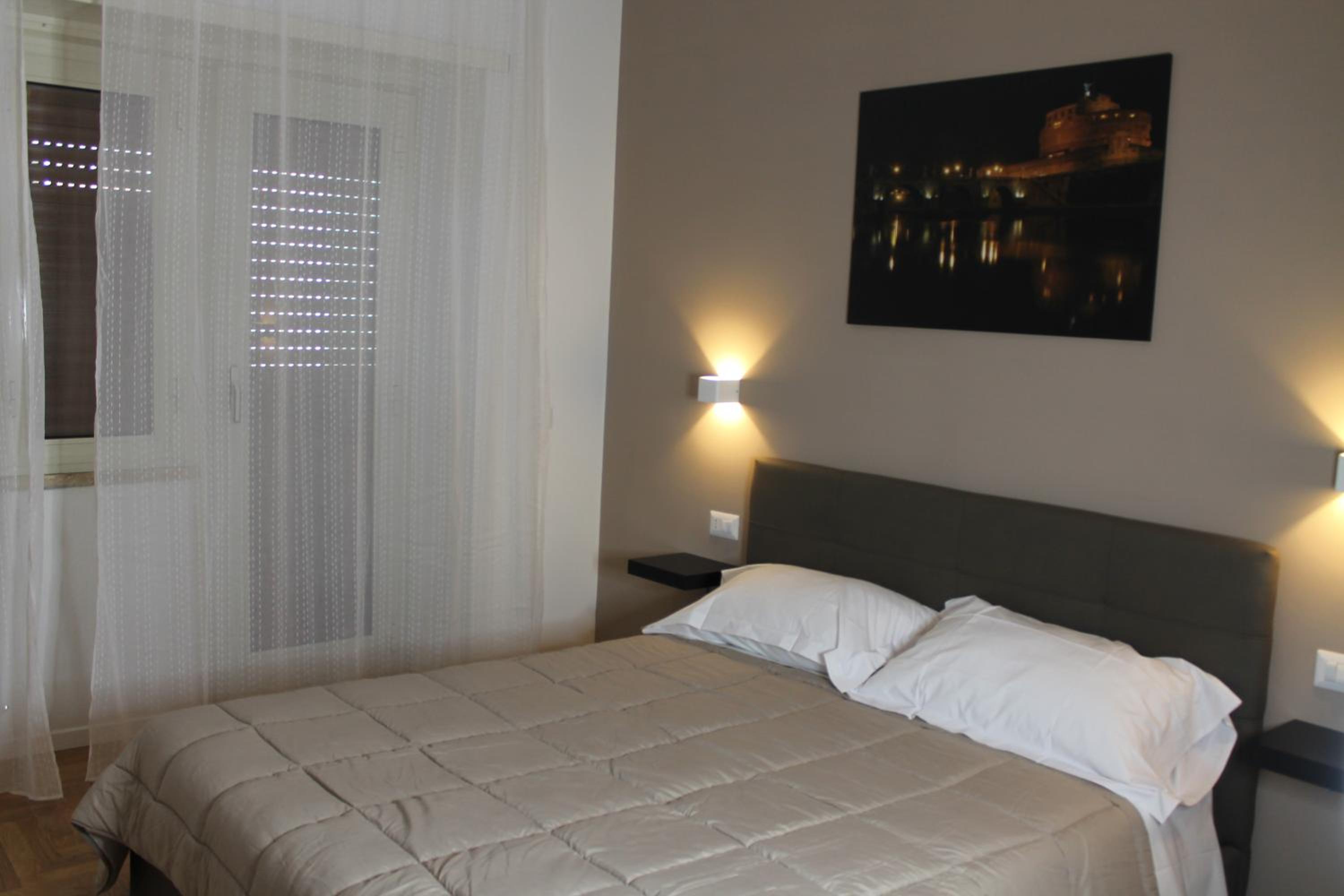 Deluxe Double Room with Balcony photo 3