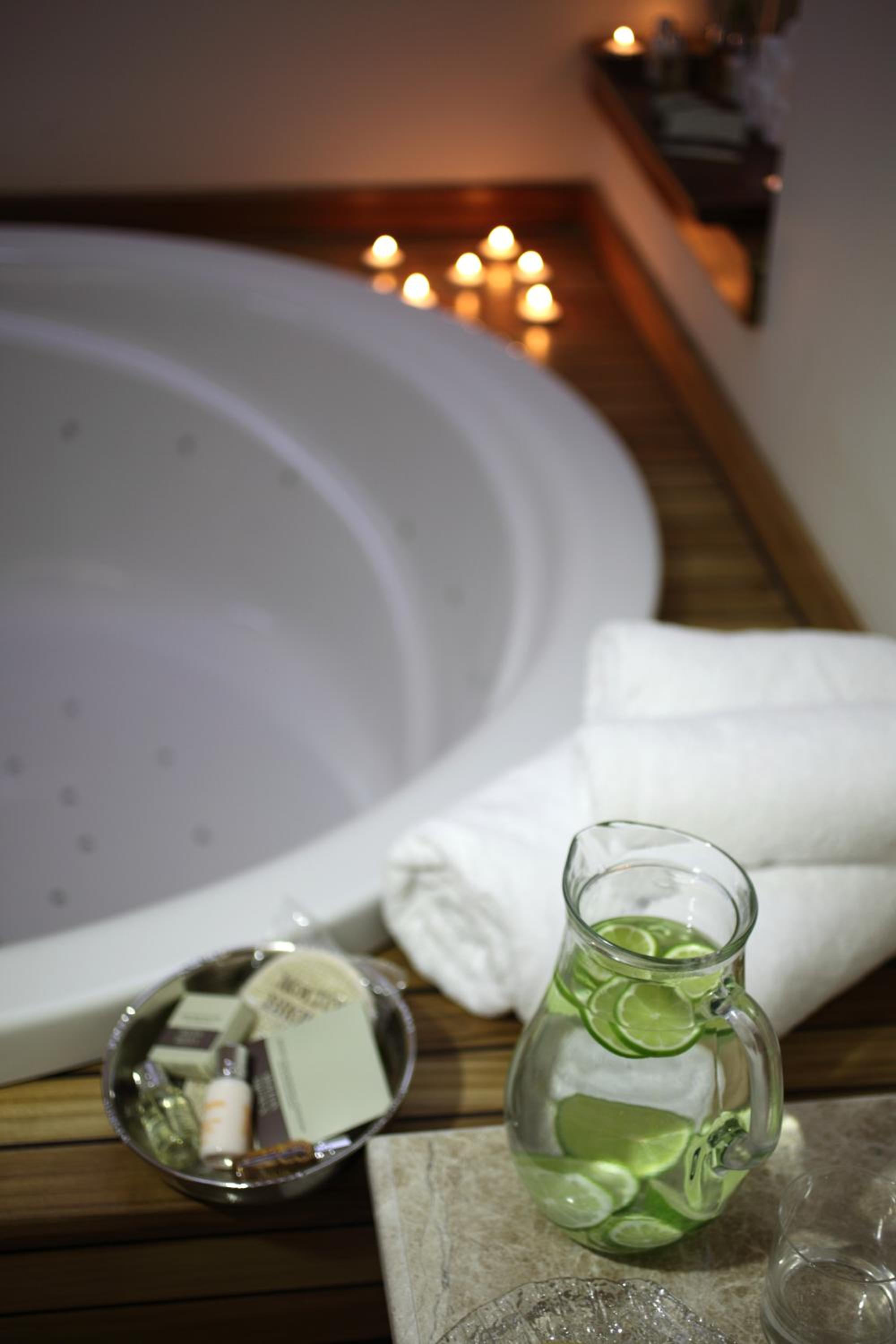 Classic Room with Hot Tub photo 3