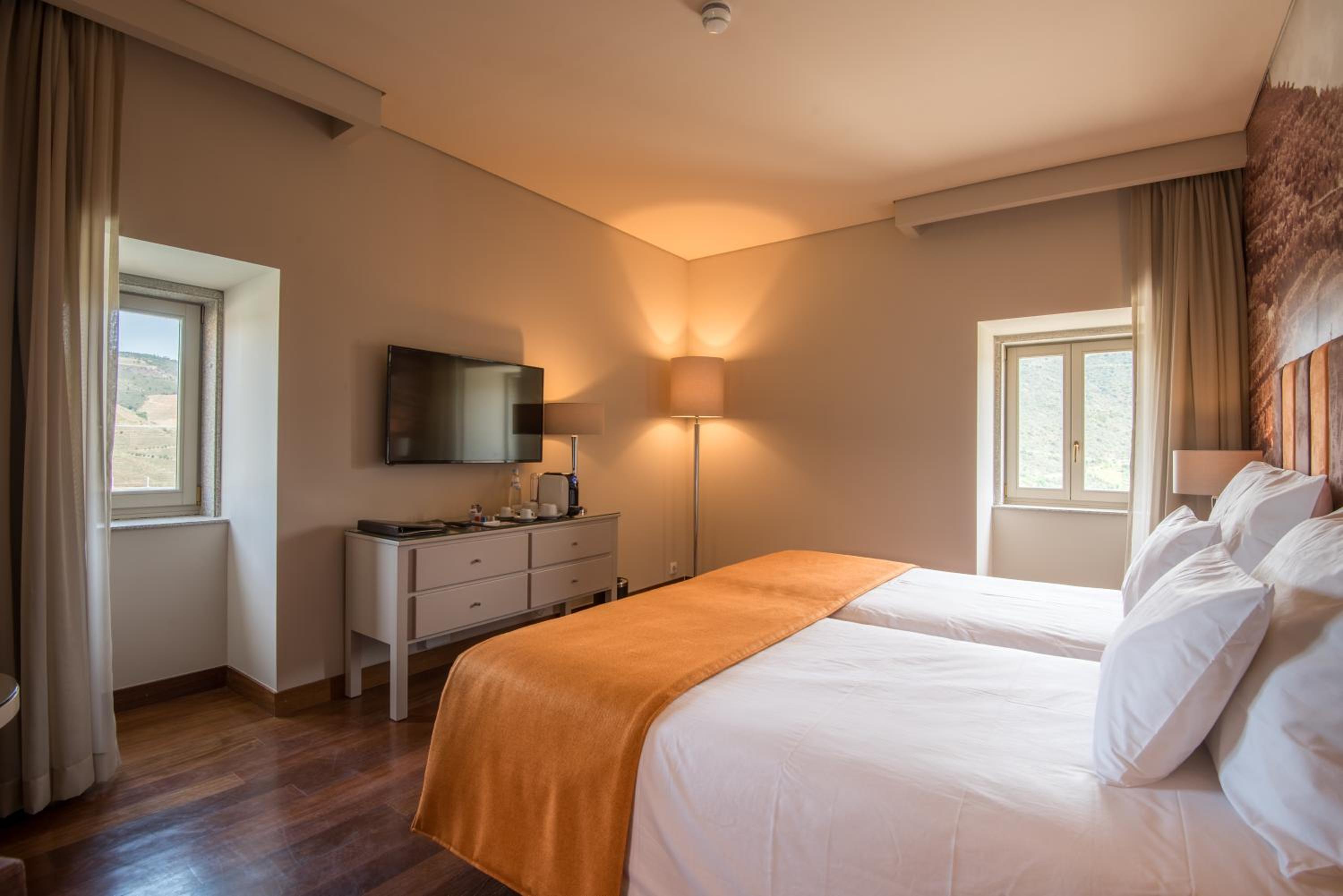 Twin Room - Photo 11