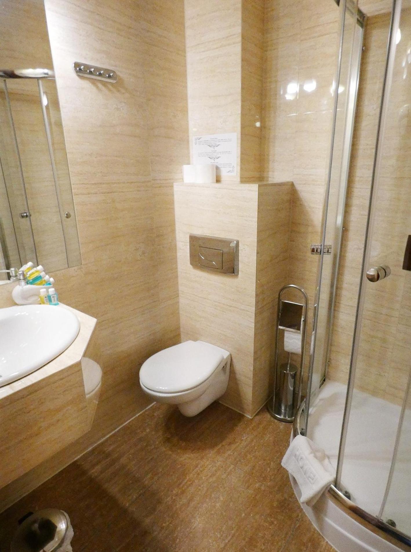 Standard Double or Twin Room - Photo 12