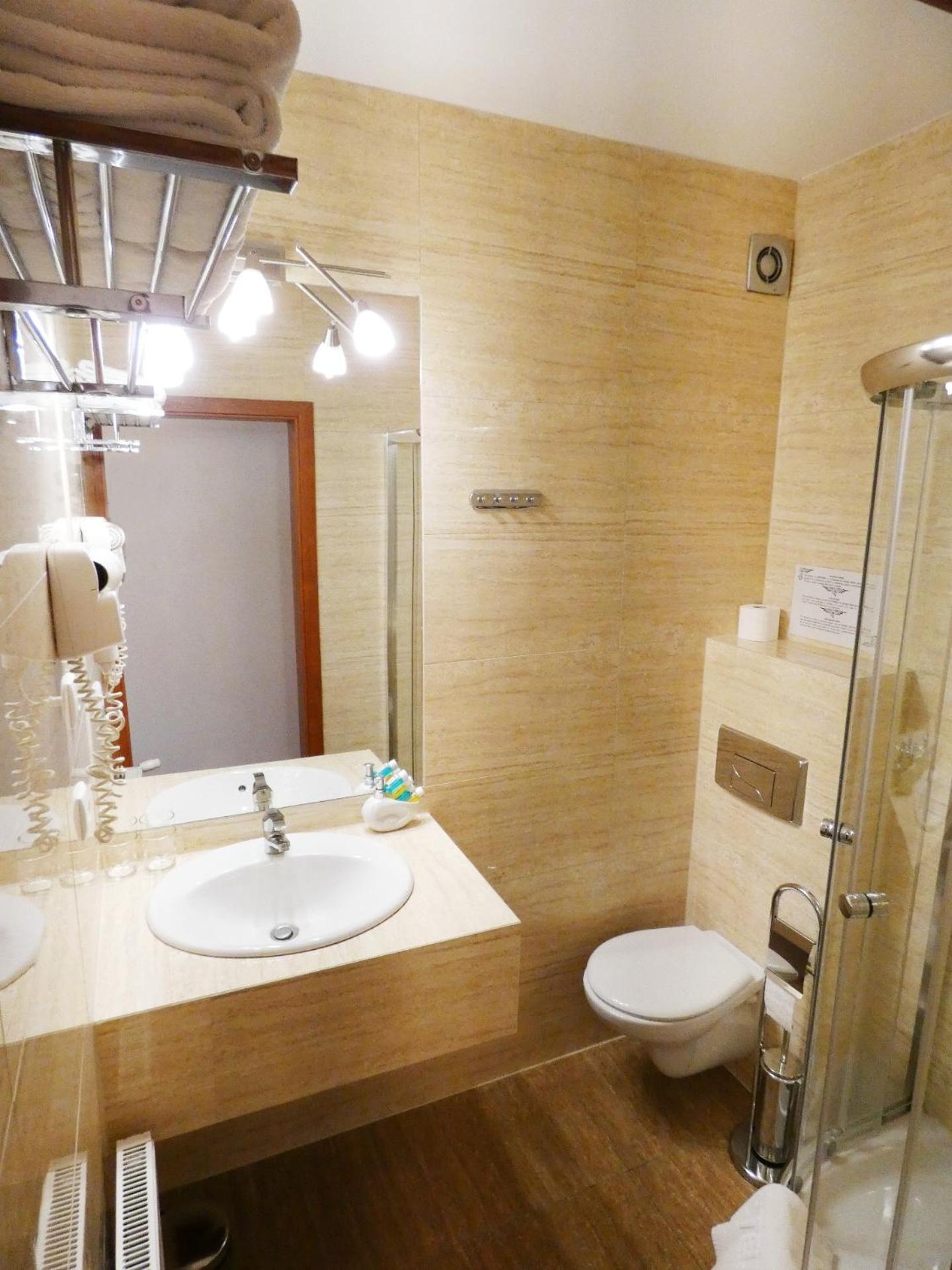 Standard Double or Twin Room - Photo 6