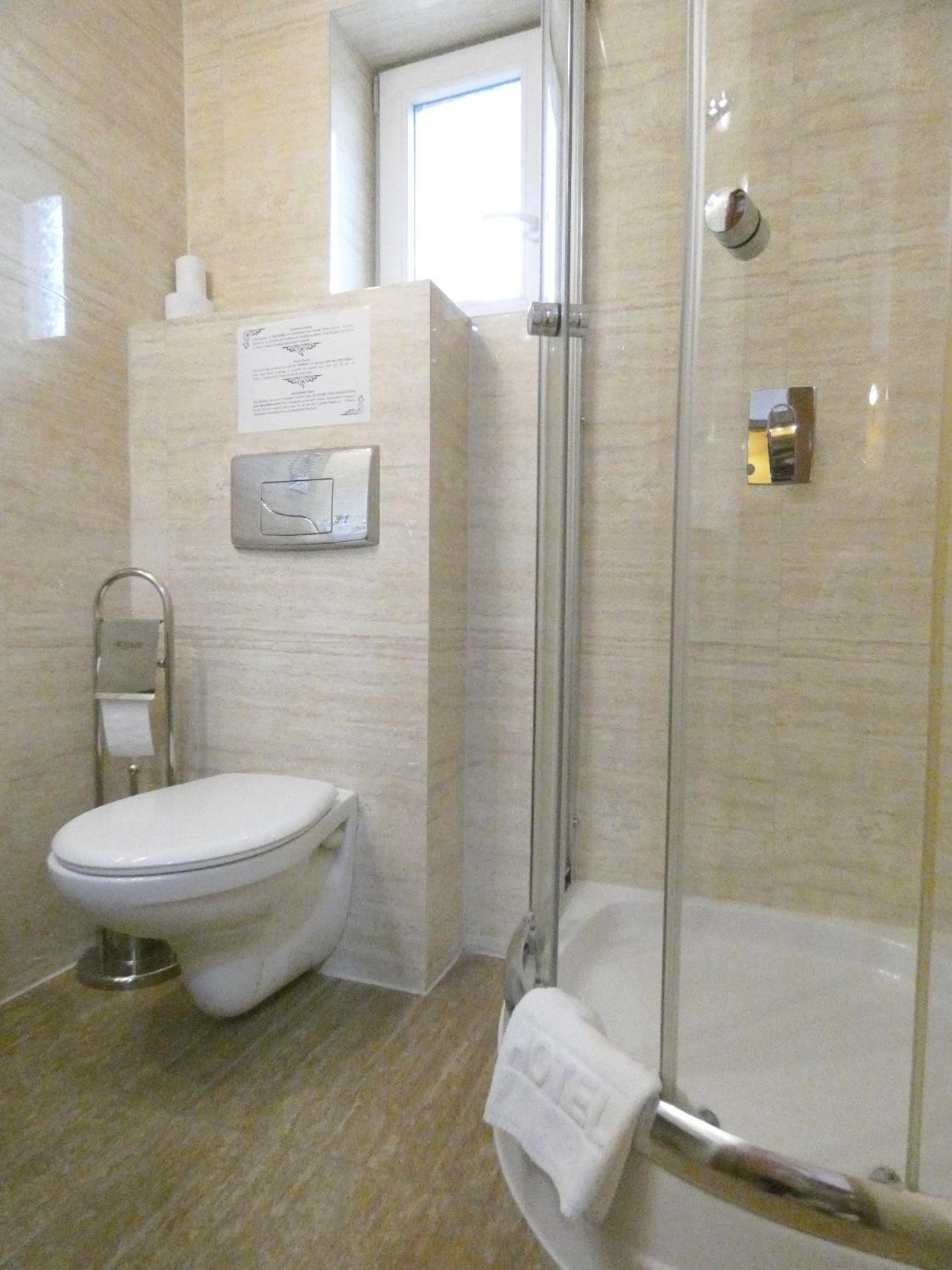 Standard Double or Twin Room - Photo 7