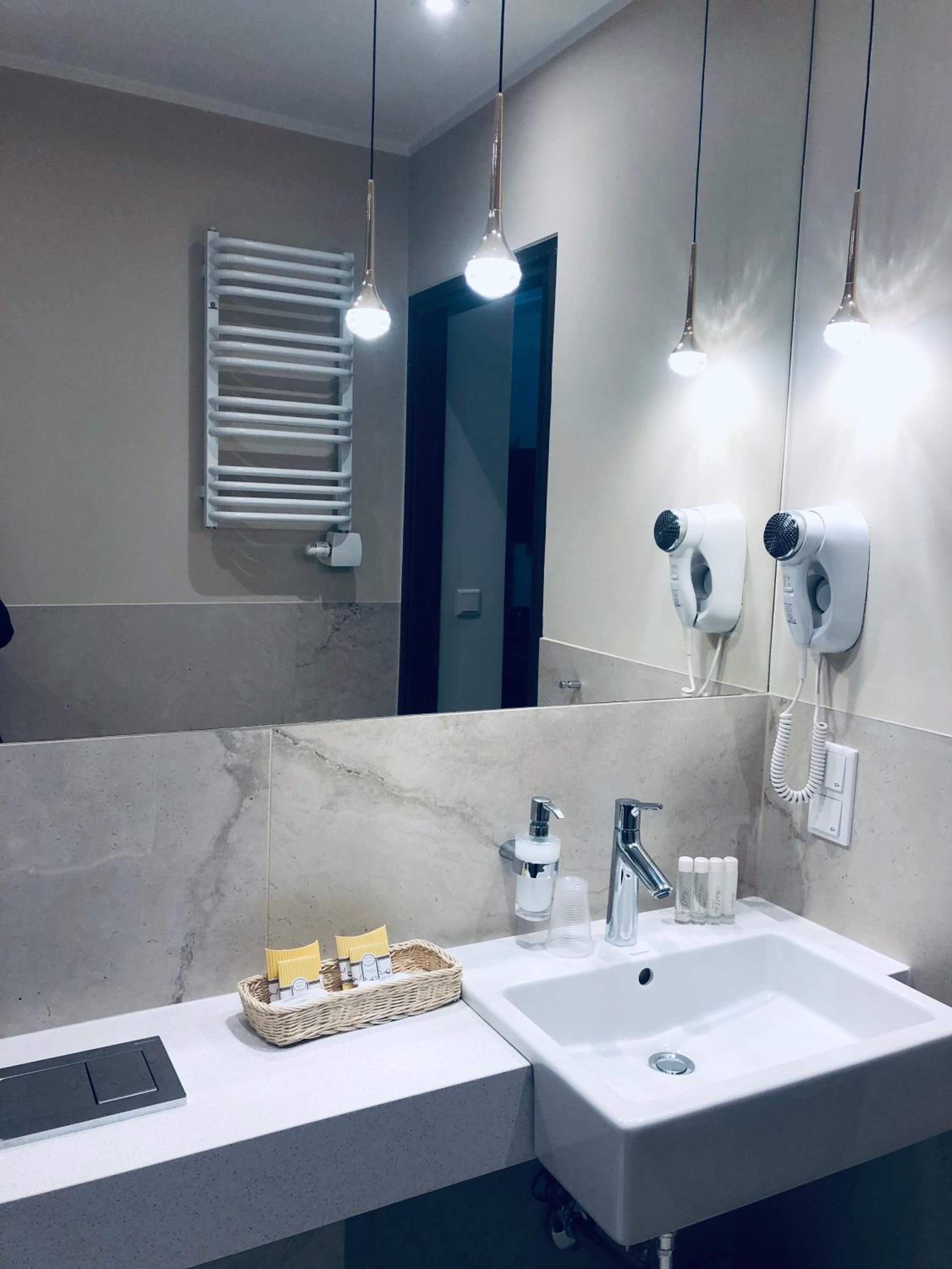 Double or Twin Room - Photo 10