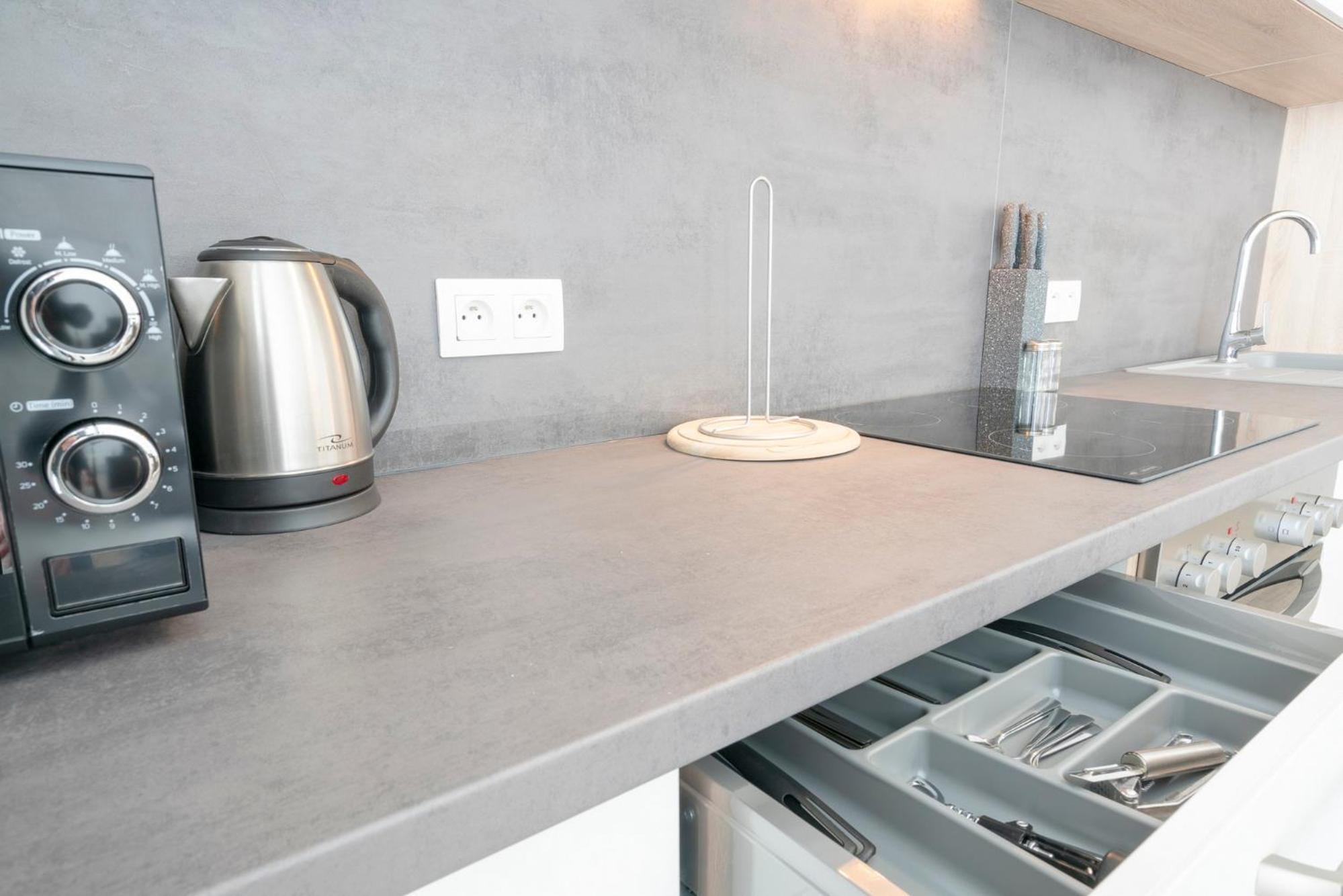One-Bedroom Apartment - Photo 3