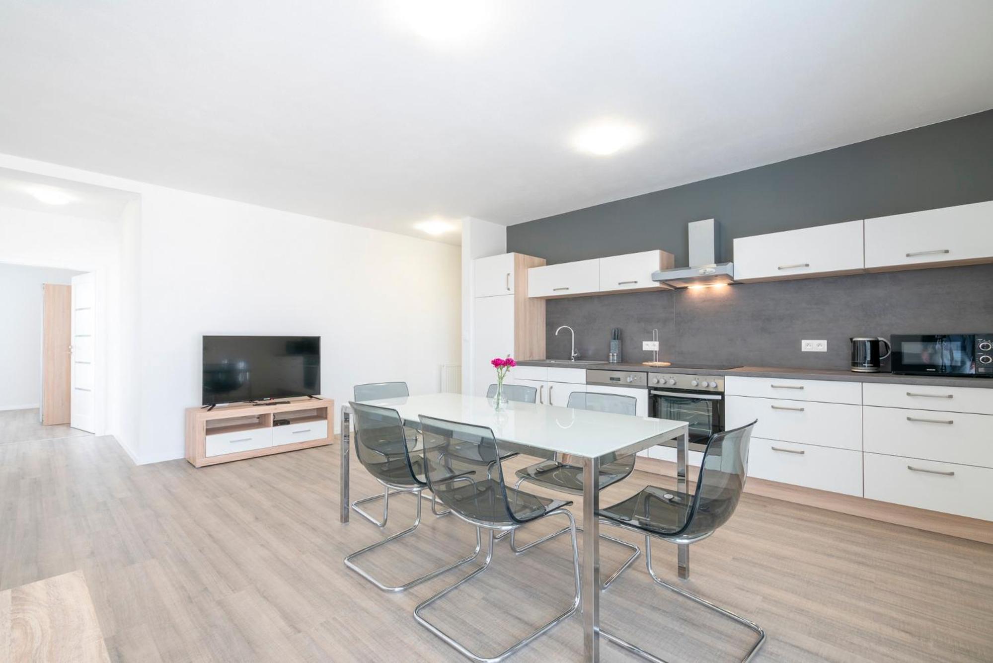 Three-Bedroom Apartment - Photo 7