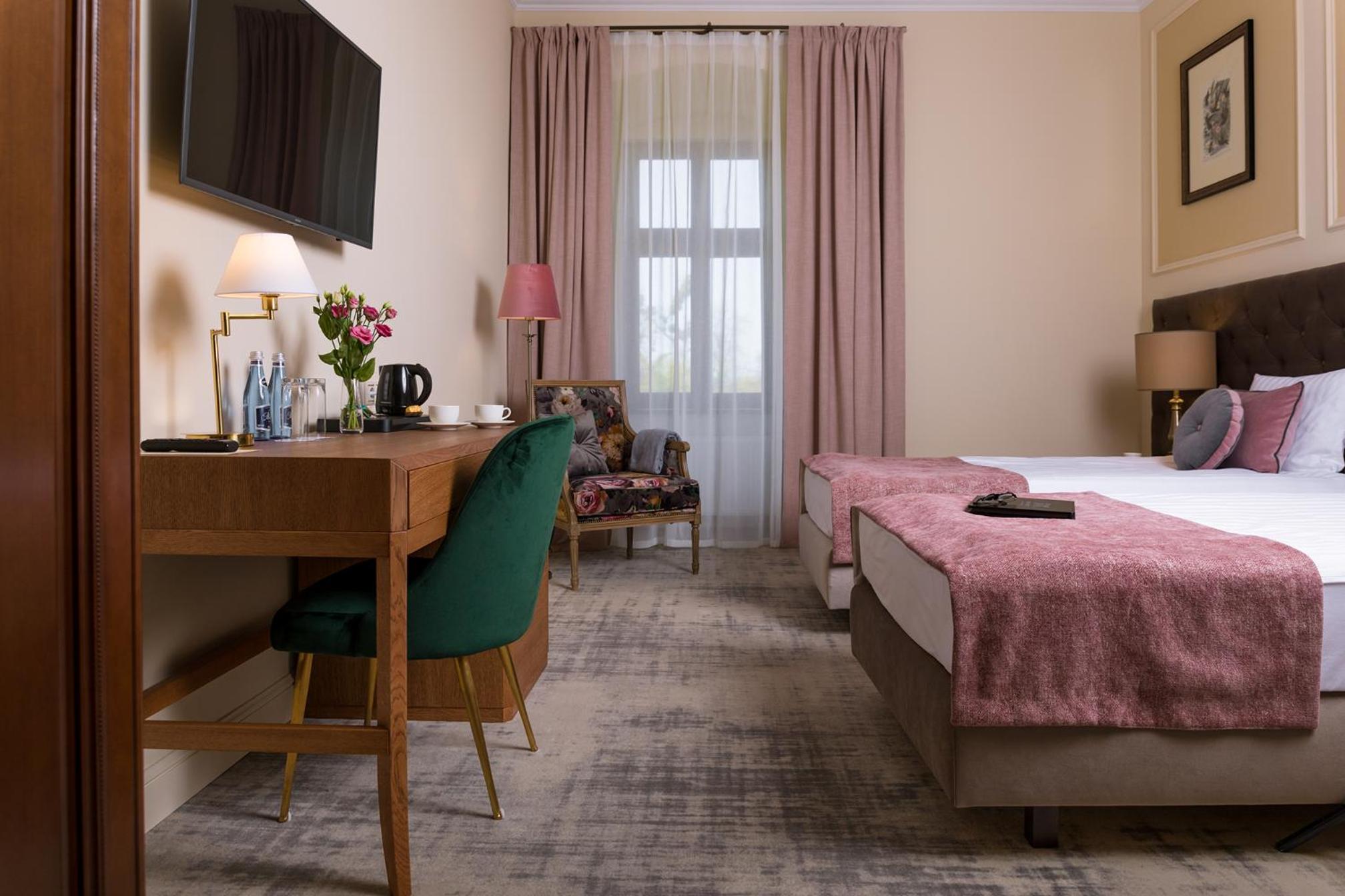 Standard Double or Twin Room - Photo 3
