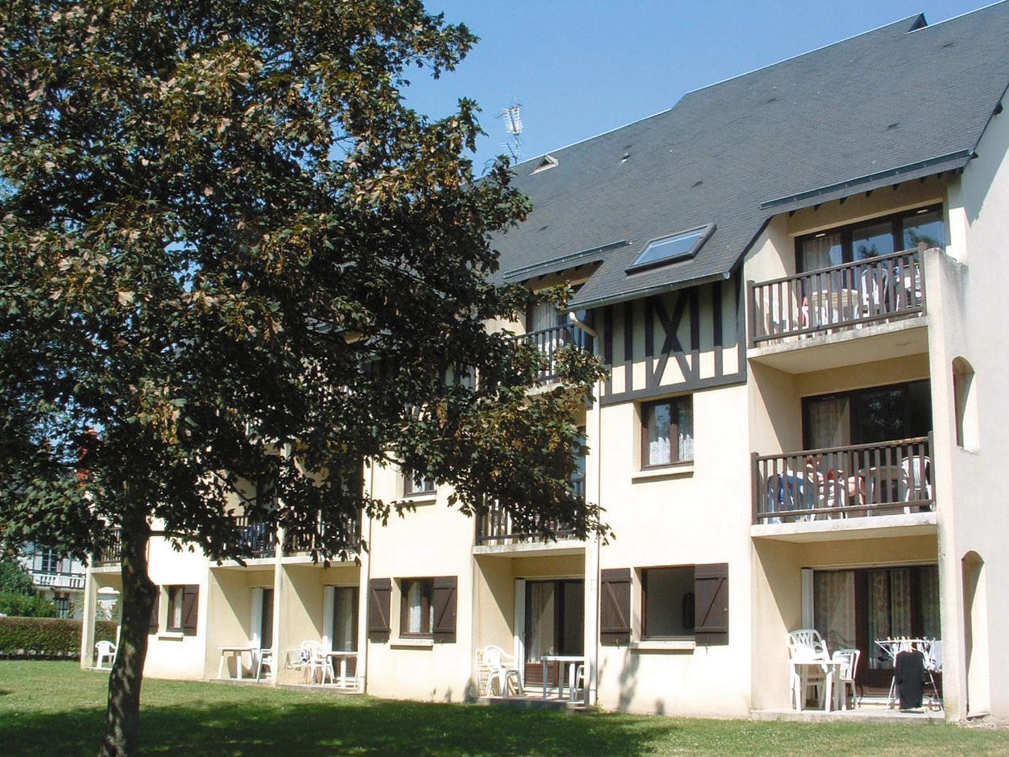 One-Bedroom Apartment or Two-Bedroom Apartment (6 Adults)