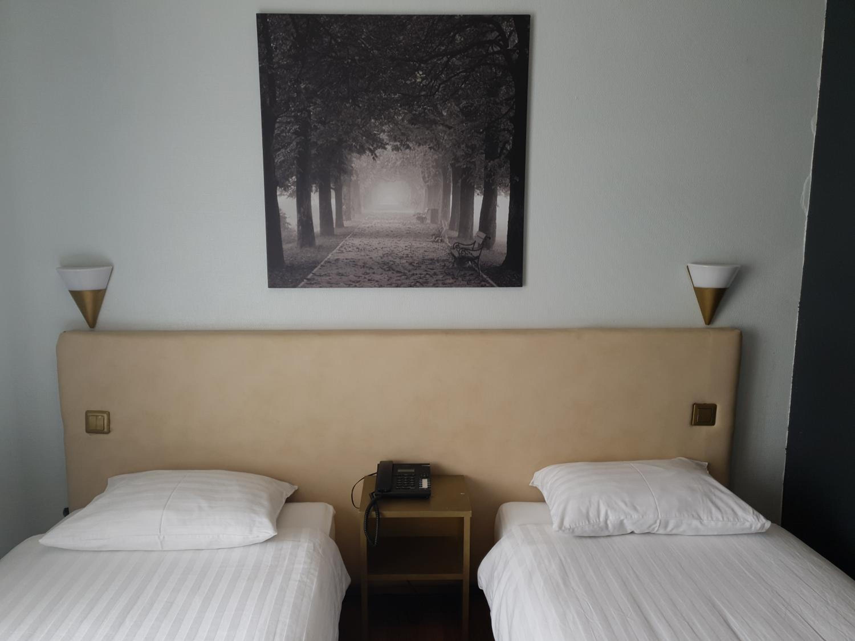 Twin Room - Photo 1
