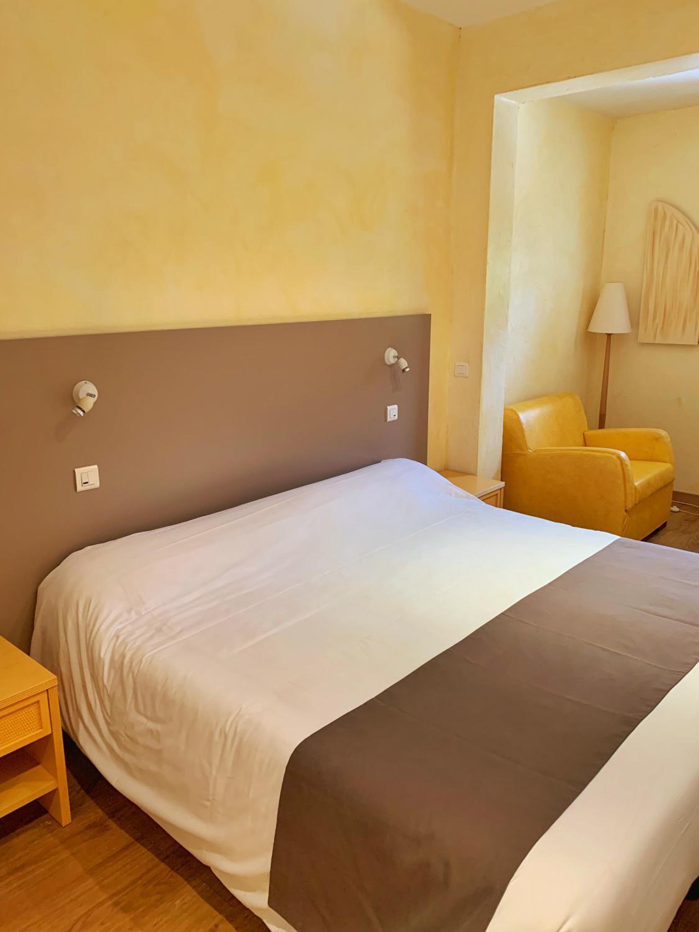 Triple Room - Hill Side photo 1