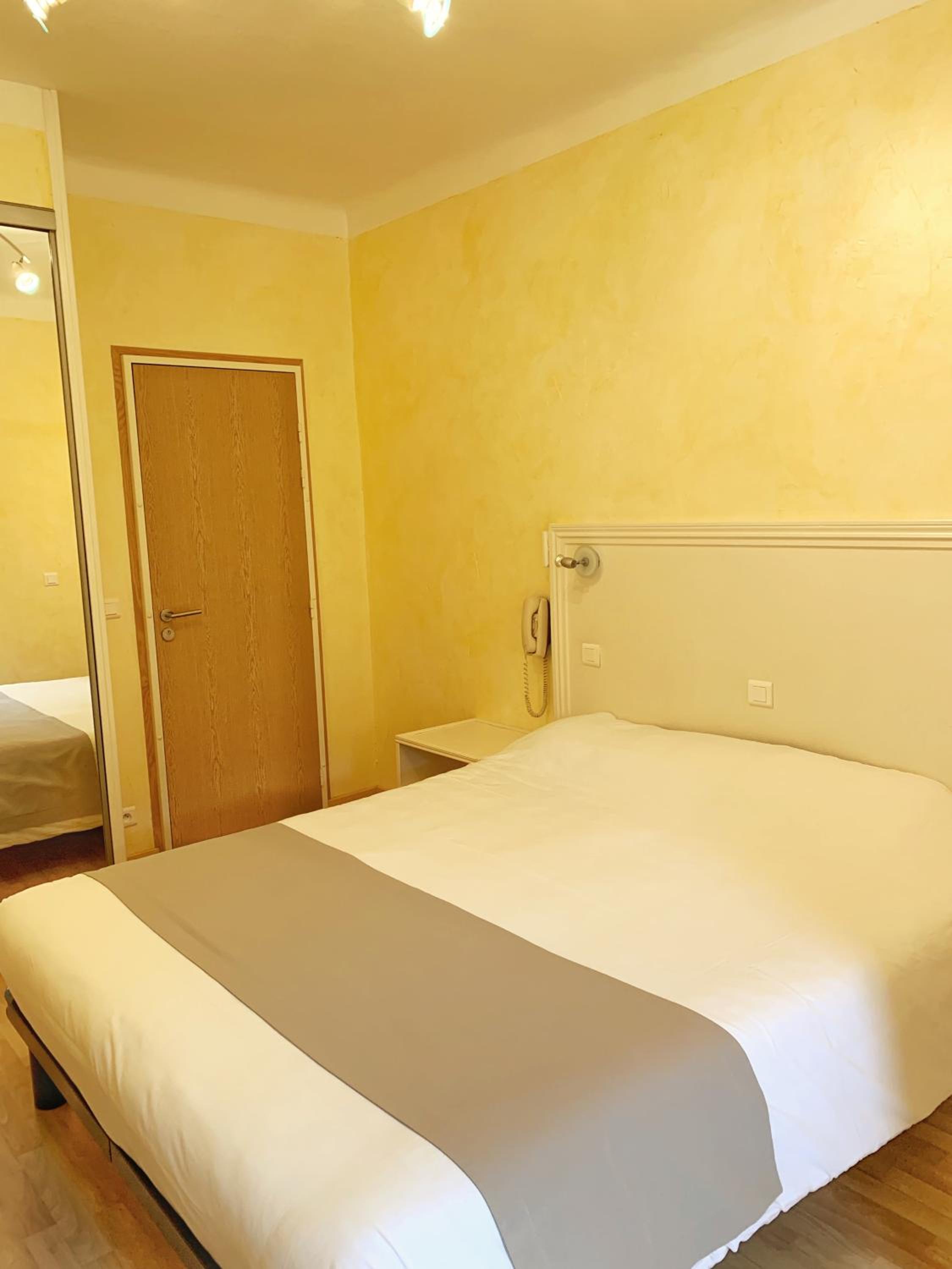 Triple Room - Hill Side photo 2