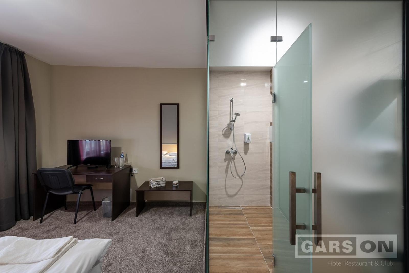 Double Room - Photo 13